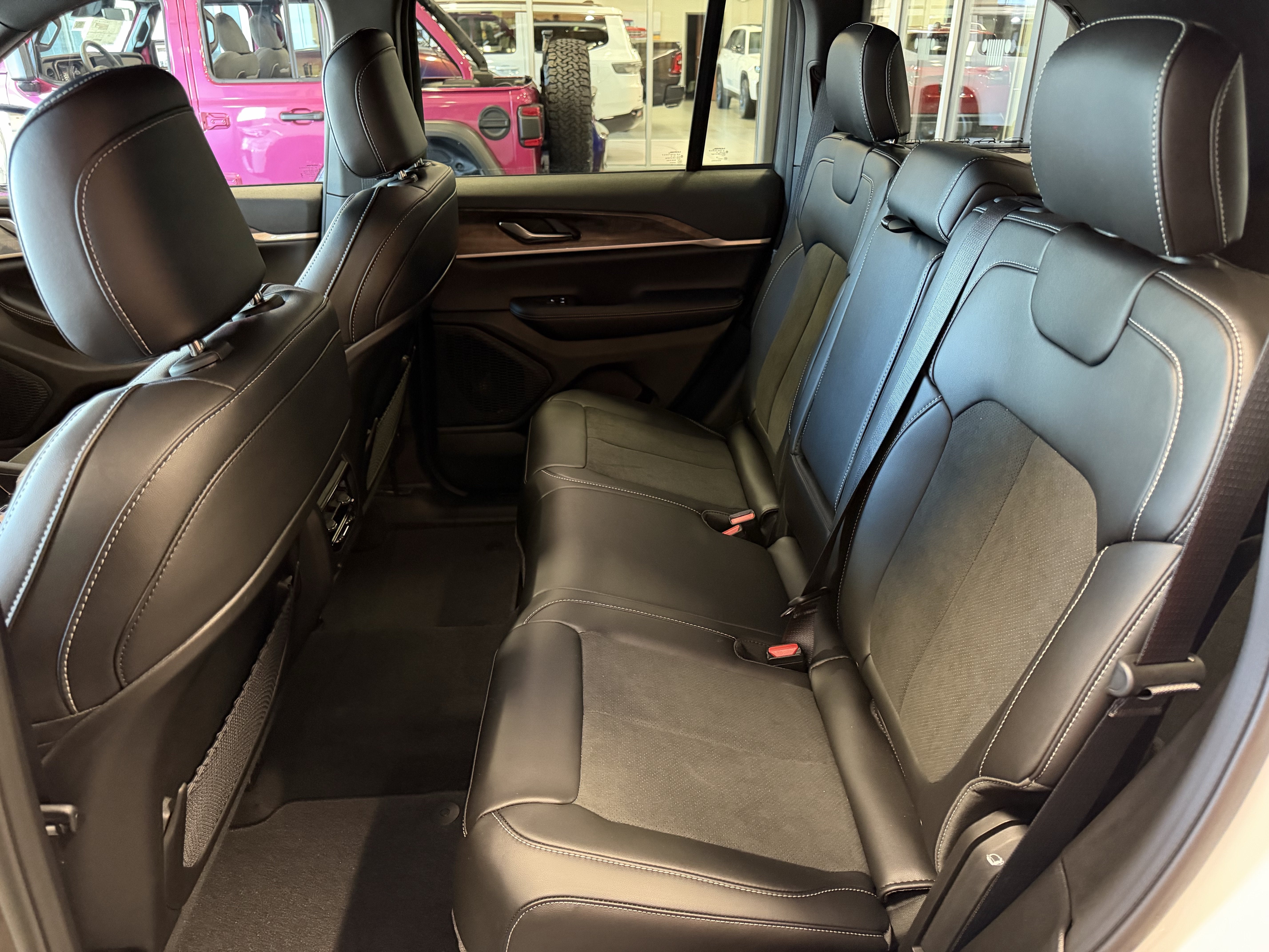 2027 Jeep Grand Cherokee GRAND CHEROKEE LAREDO ALTITUDE 4X4