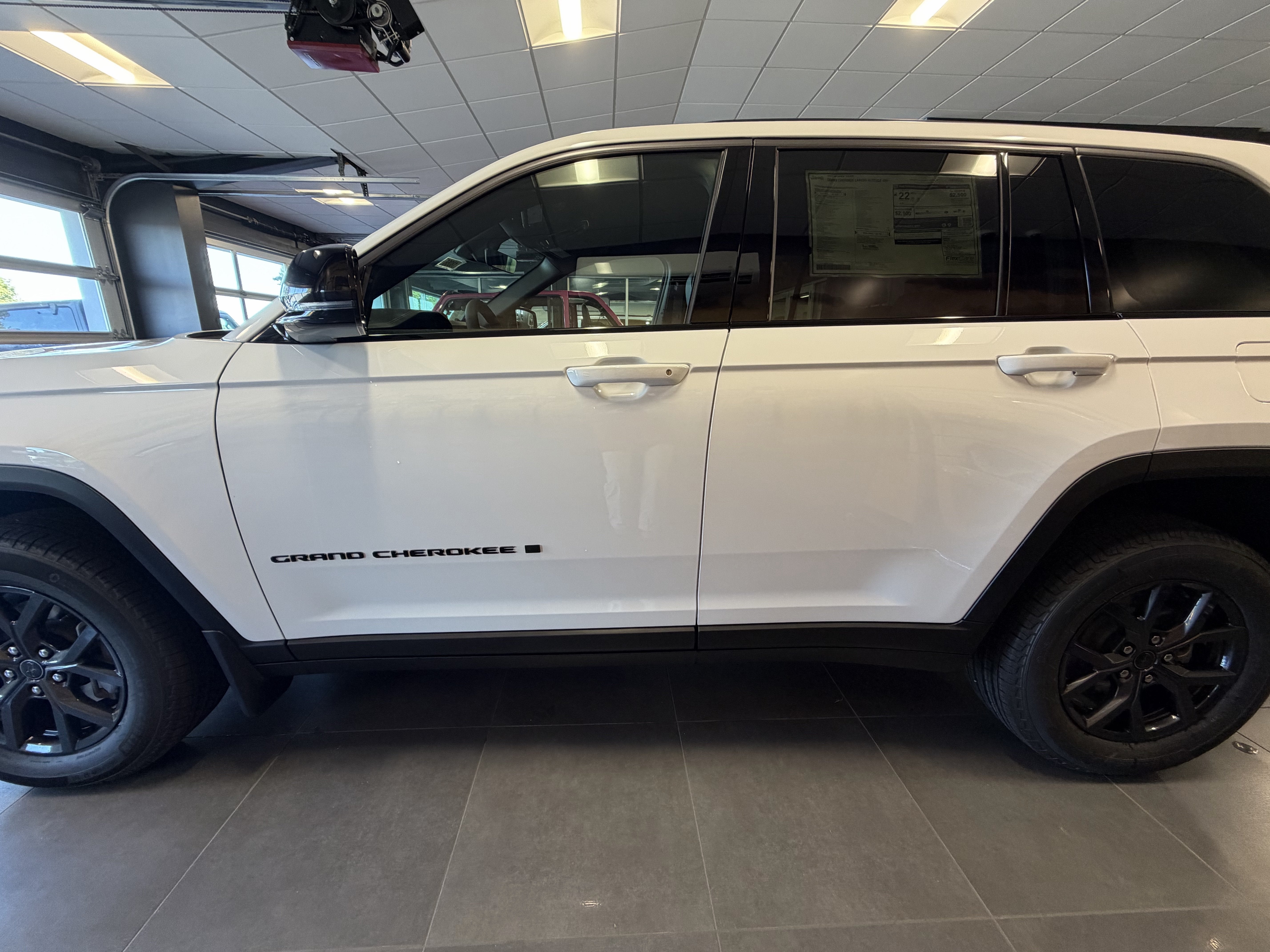 2027 Jeep Grand Cherokee GRAND CHEROKEE LAREDO ALTITUDE 4X4