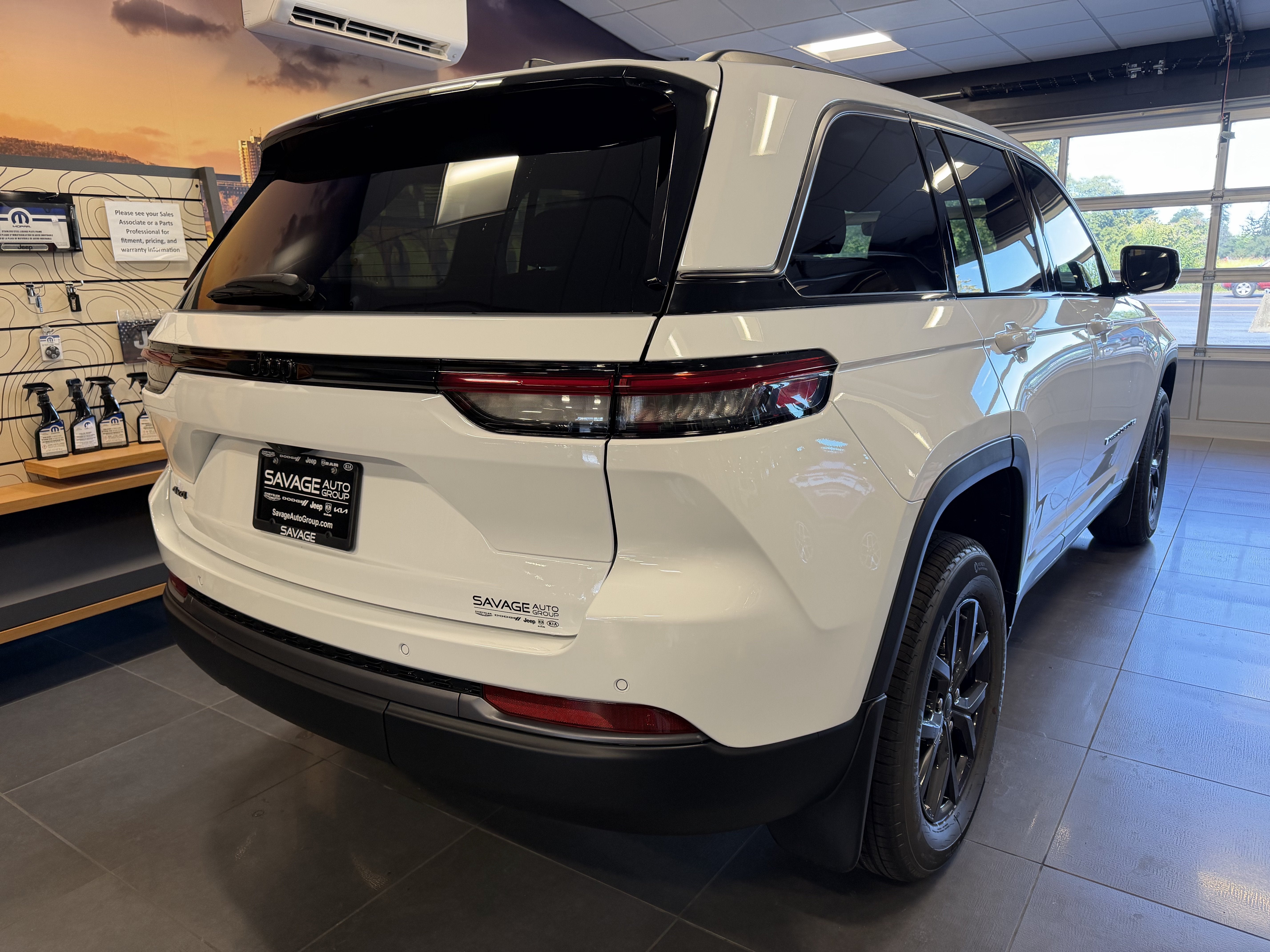 2027 Jeep Grand Cherokee GRAND CHEROKEE LAREDO ALTITUDE 4X4