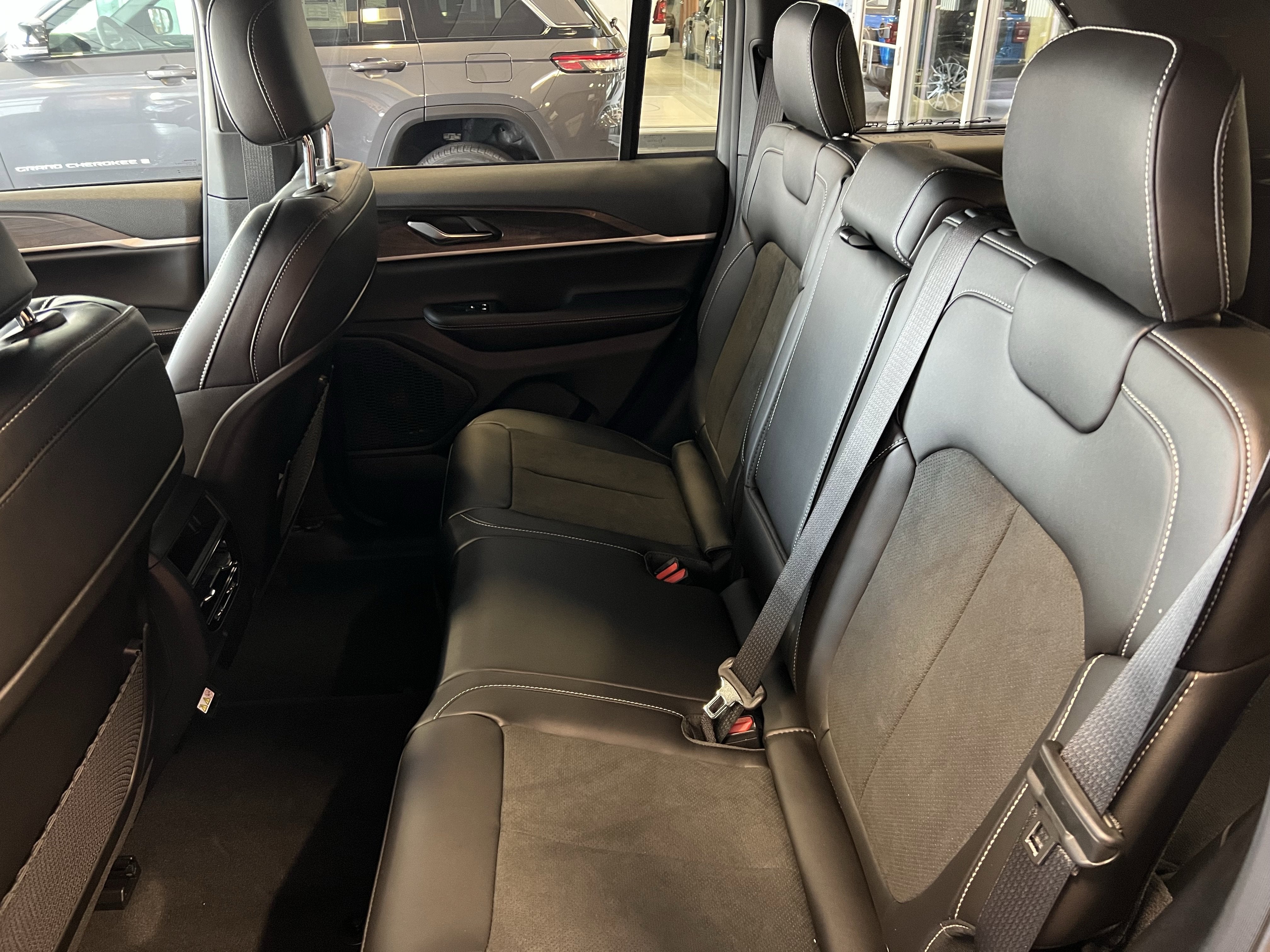 2026 Jeep Grand Cherokee GRAND CHEROKEE ALTITUDE 4X4