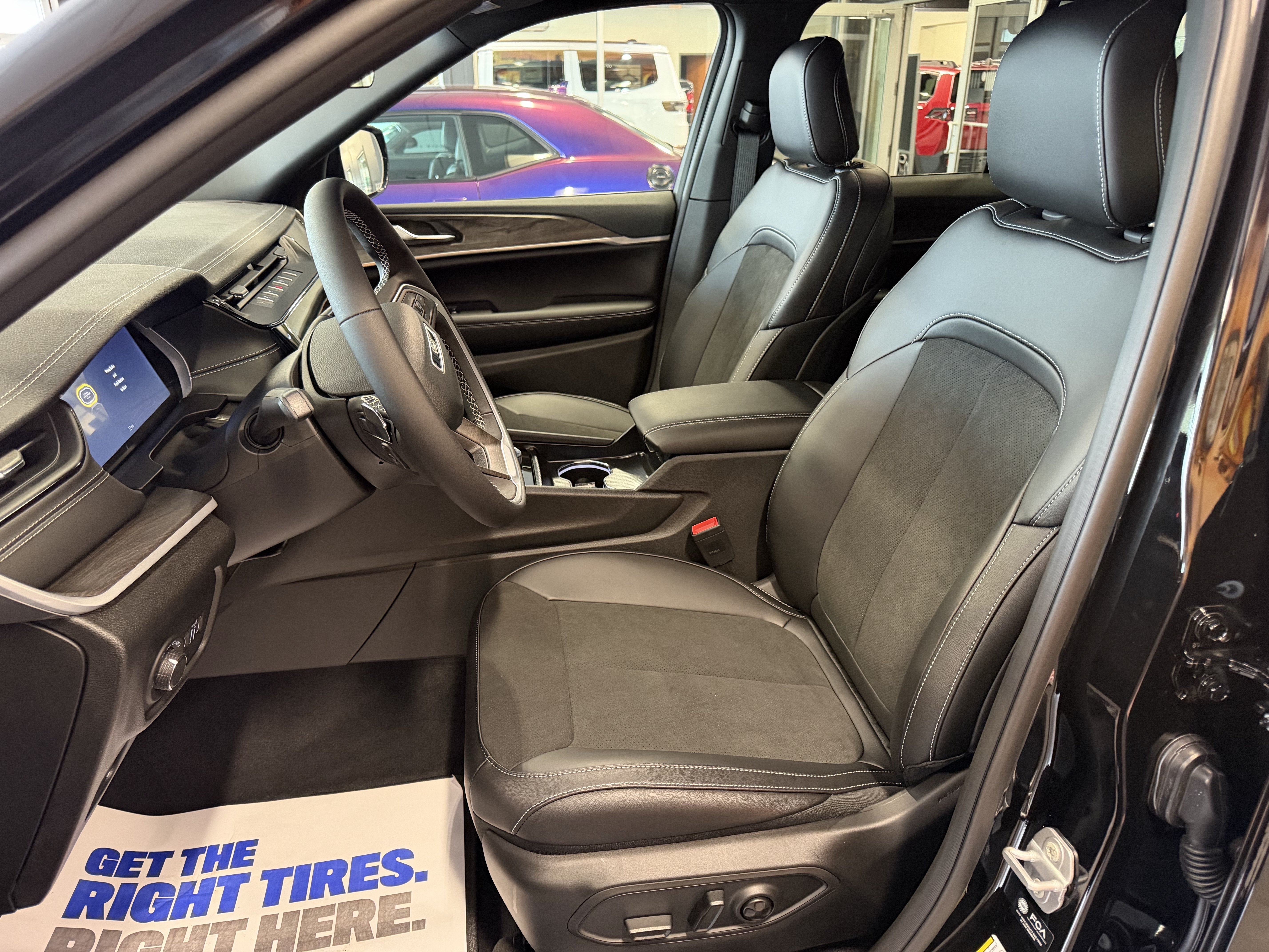2027 Jeep Grand Cherokee GRAND CHEROKEE LAREDO ALTITUDE 4X4