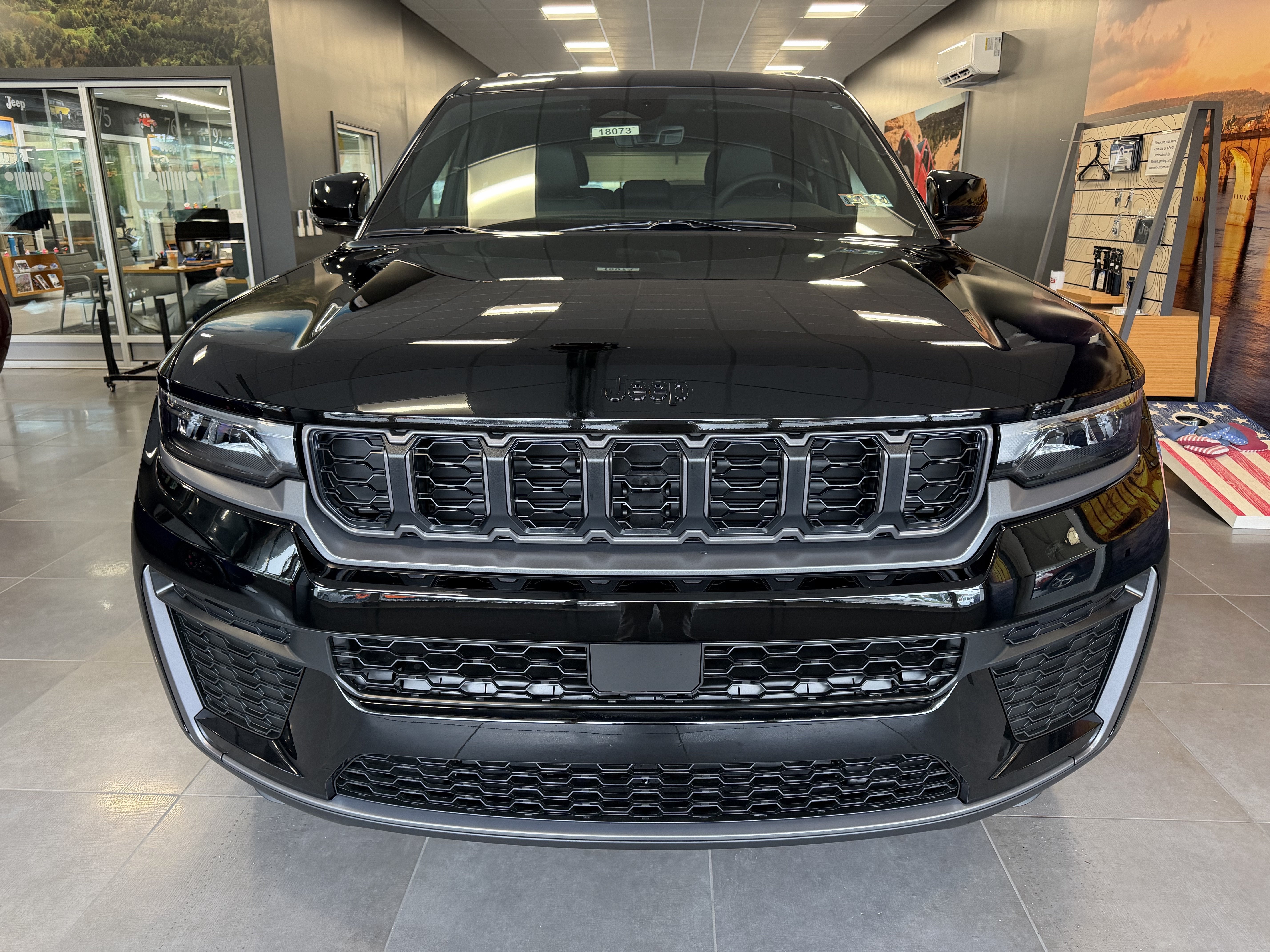2027 Jeep Grand Cherokee GRAND CHEROKEE LAREDO ALTITUDE 4X4