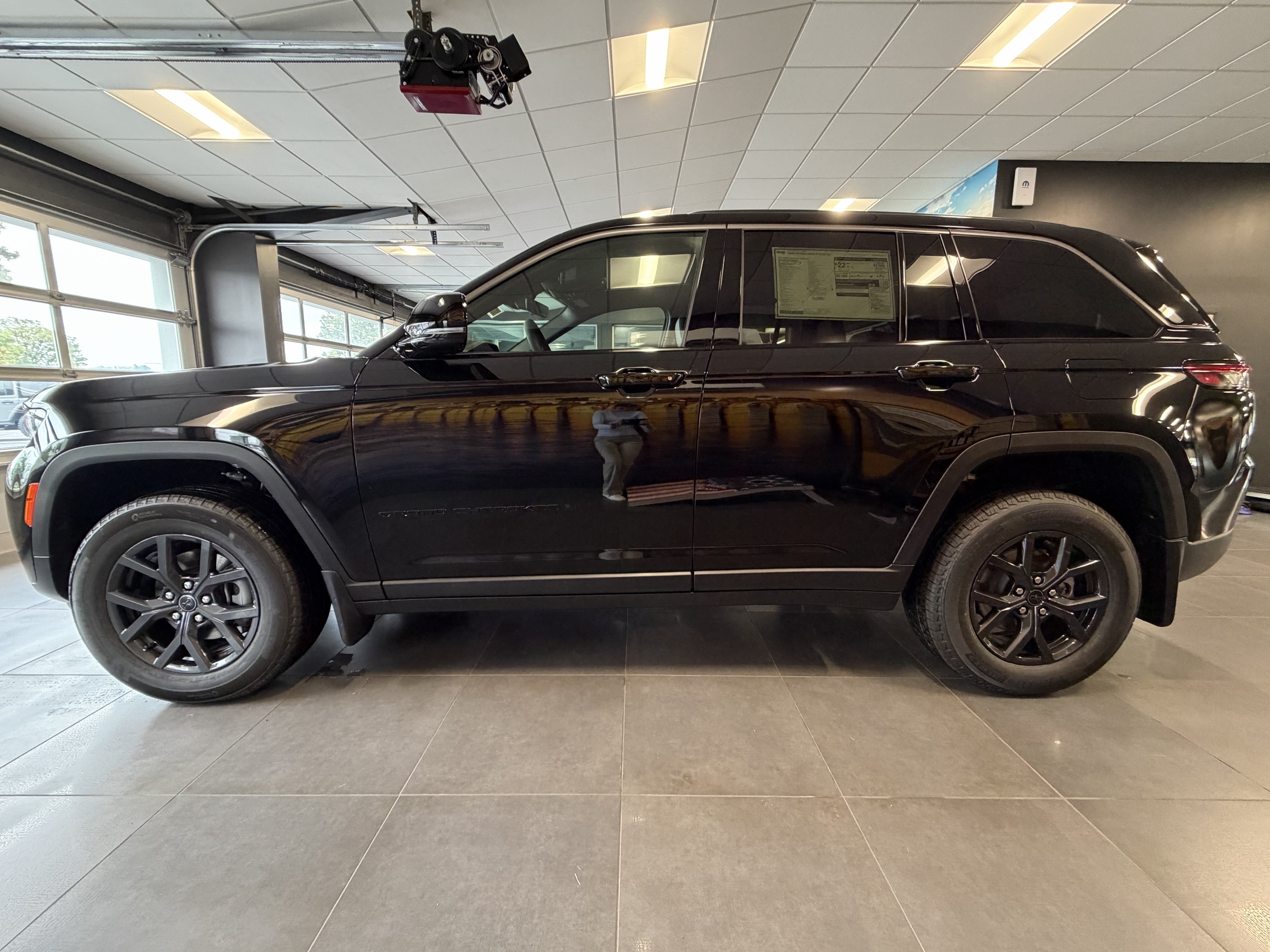 2027 Jeep Grand Cherokee GRAND CHEROKEE LAREDO ALTITUDE 4X4