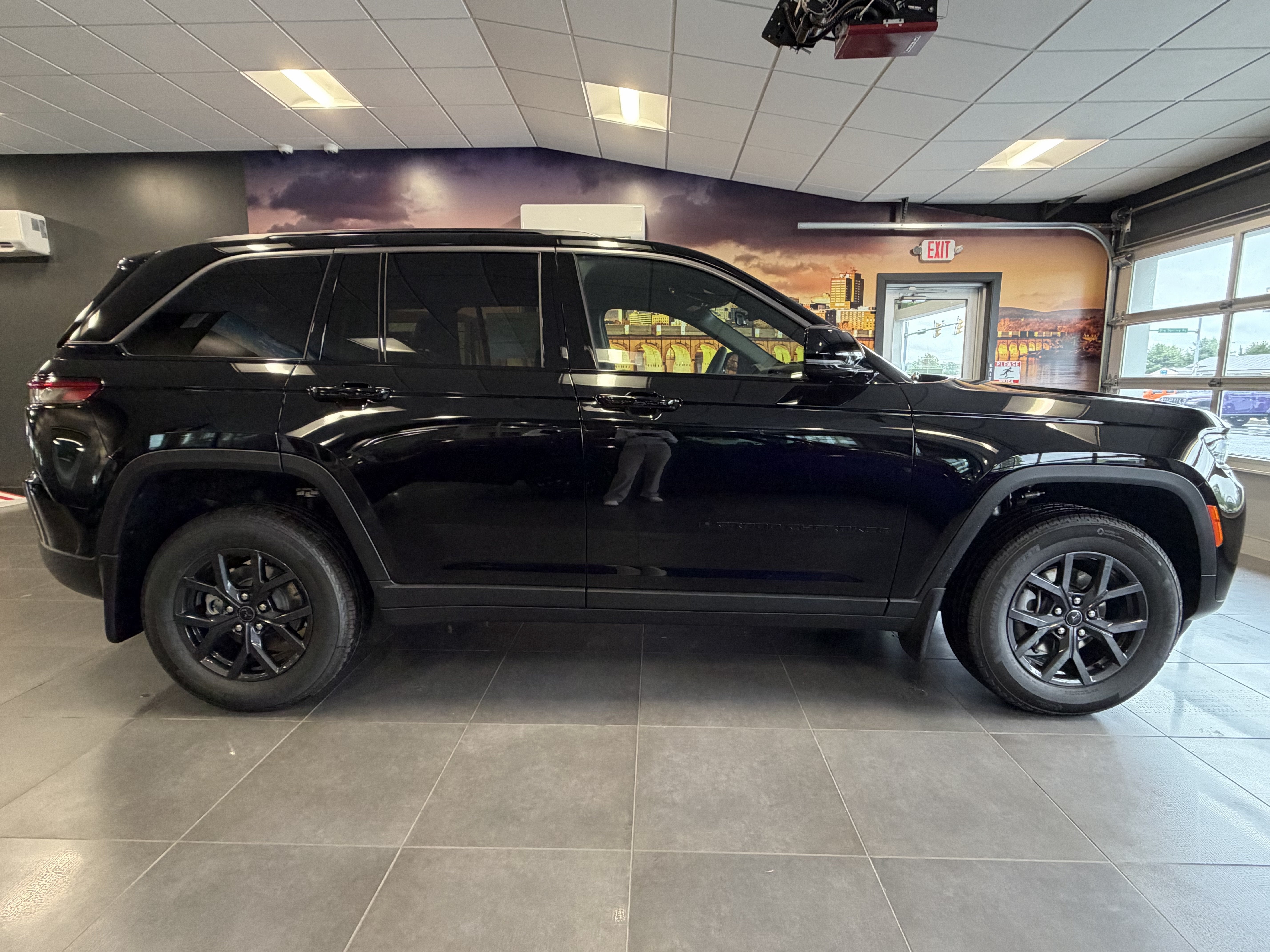 2027 Jeep Grand Cherokee GRAND CHEROKEE LAREDO ALTITUDE 4X4