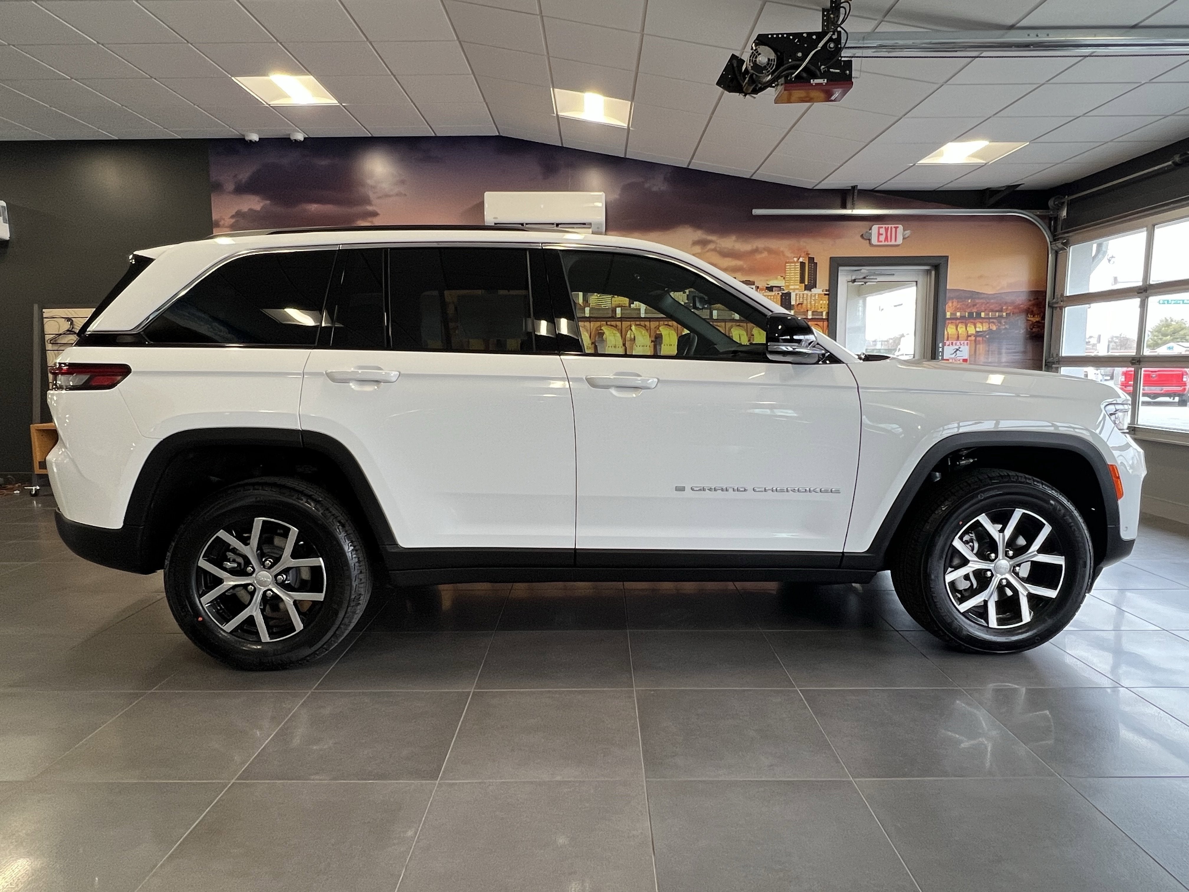2025 Jeep Grand Cherokee GRAND CHEROKEE LIMITED 4X4