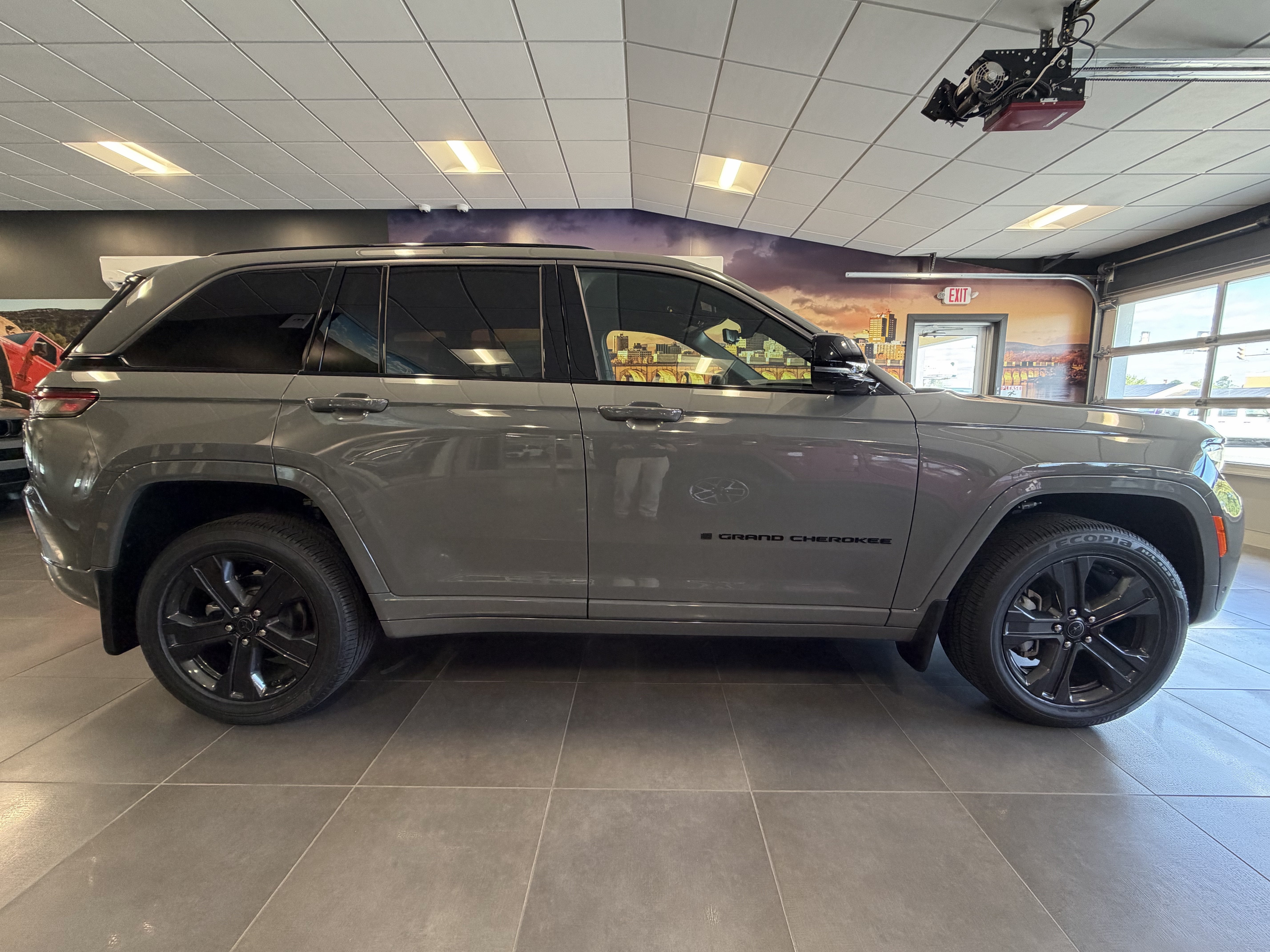 2027 Jeep Grand Cherokee GRAND CHEROKEE LIMITED RESERVE 4X4