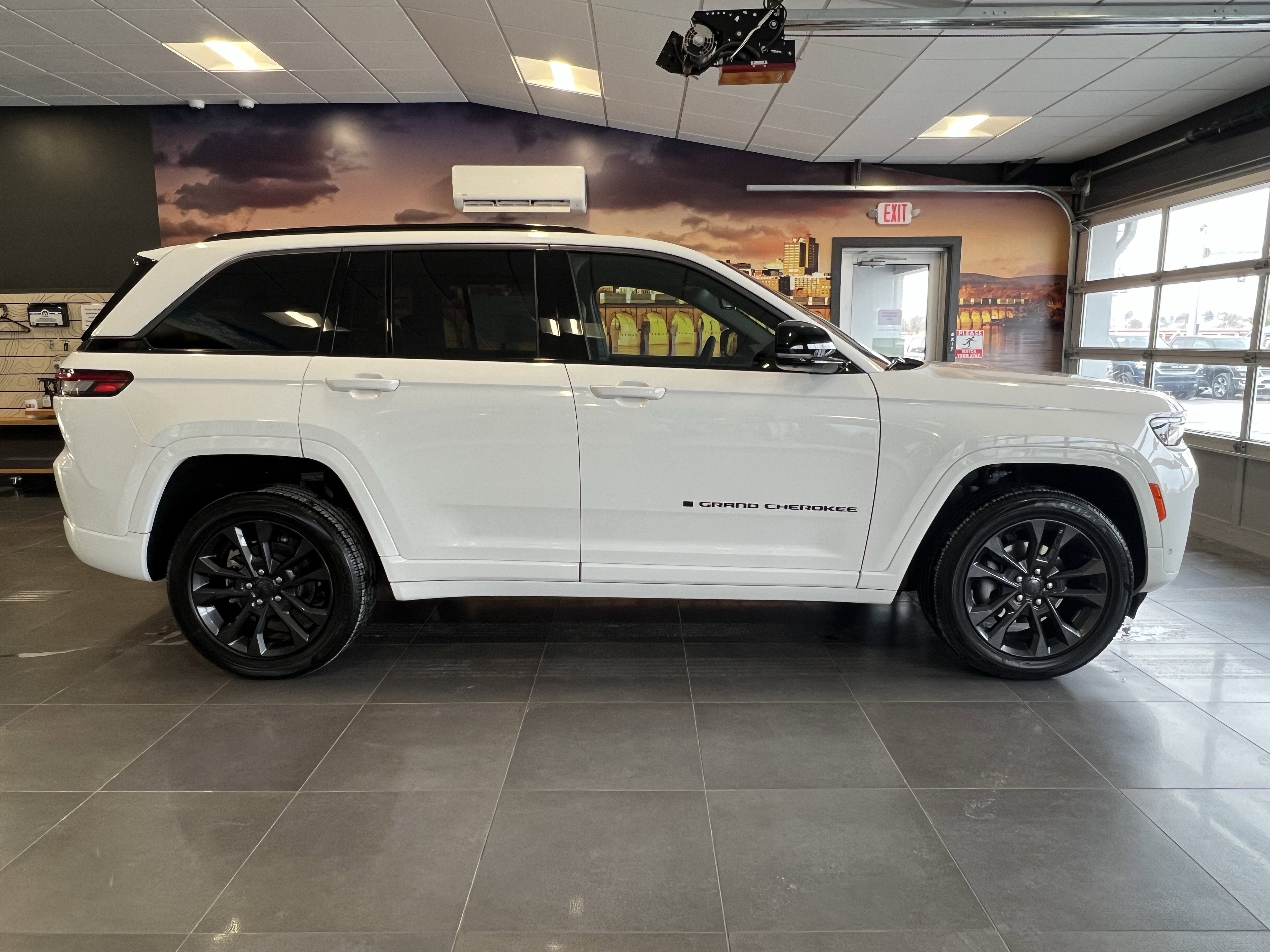 2026 Jeep Grand Cherokee GRAND CHEROKEE LIMITED RESERVE 4X4