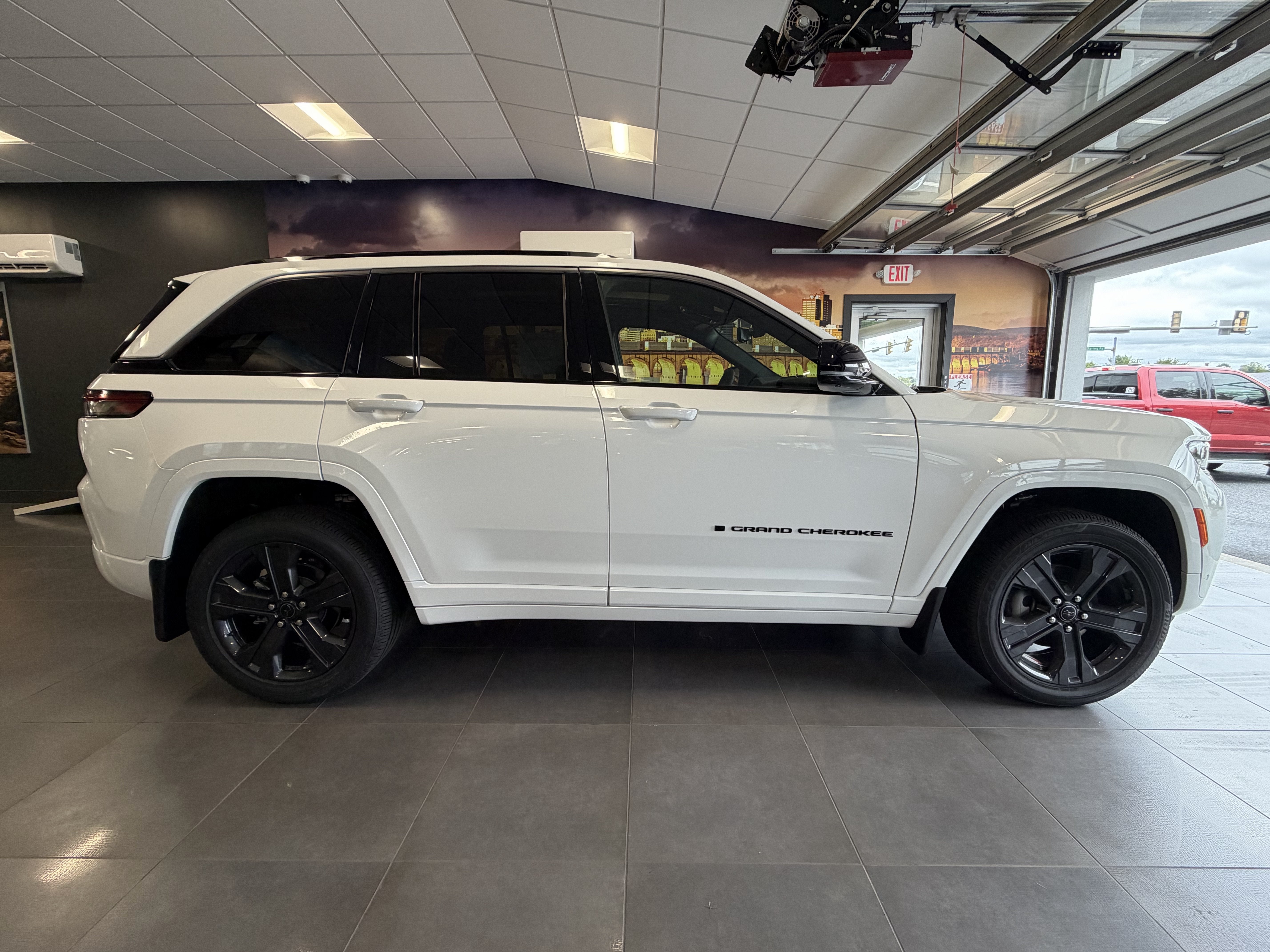 2027 Jeep Grand Cherokee GRAND CHEROKEE LIMITED RESERVE 4X4