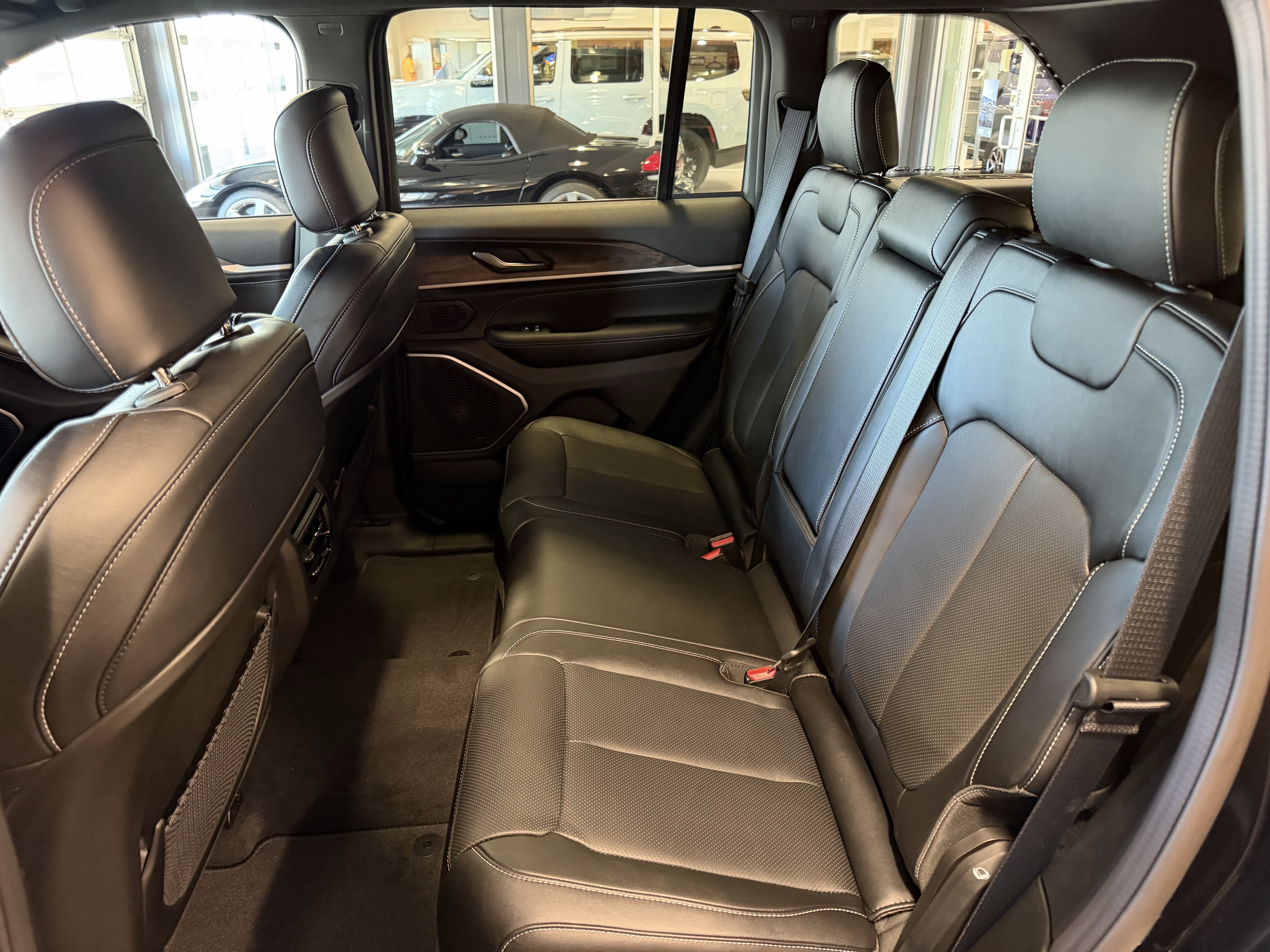 2027 Jeep Grand Cherokee GRAND CHEROKEE LIMITED RESERVE 4X4