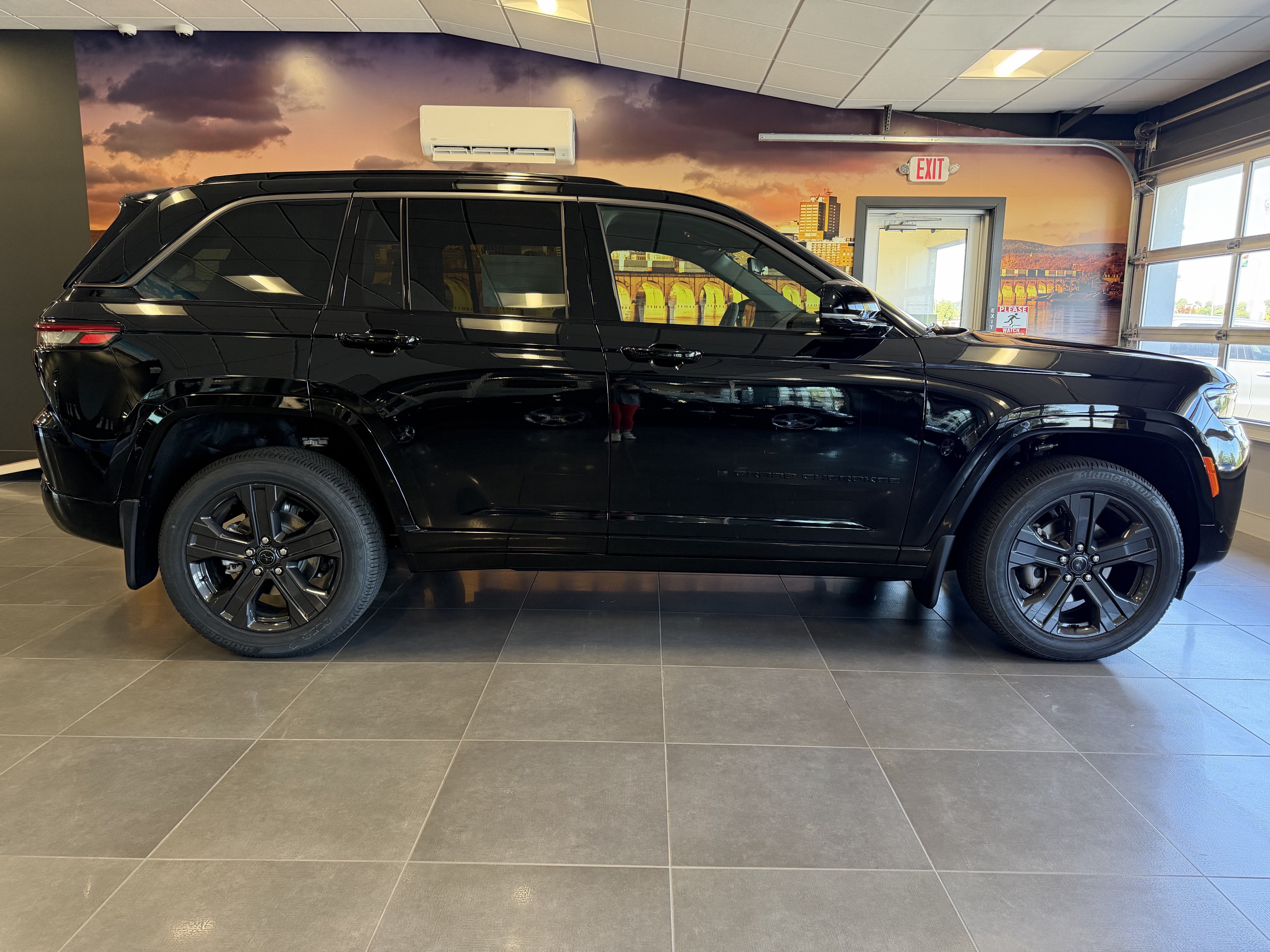2027 Jeep Grand Cherokee GRAND CHEROKEE LIMITED RESERVE 4X4