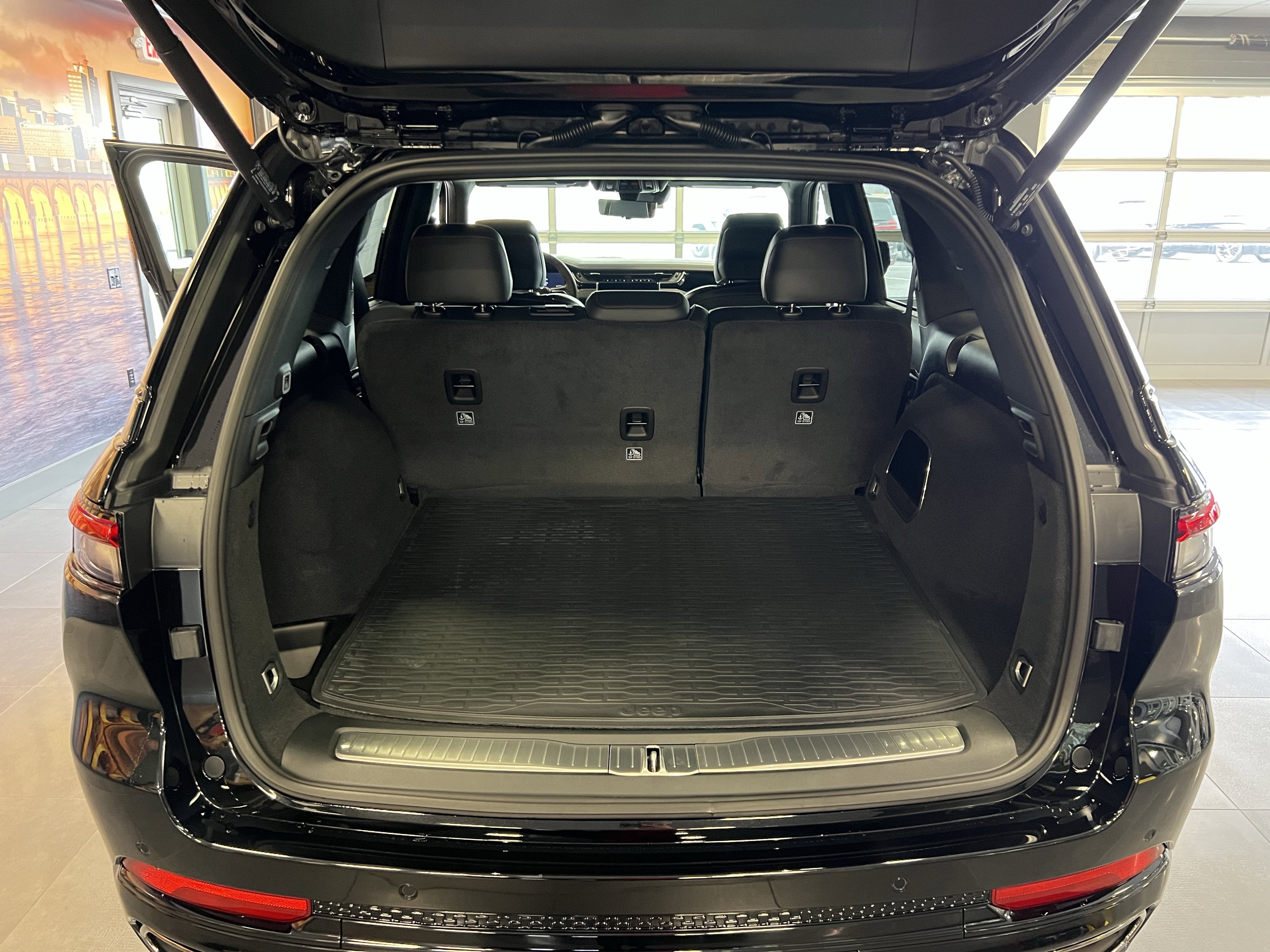 2025 Jeep Grand Cherokee GRAND CHEROKEE SUMMIT RESERVE 4X4