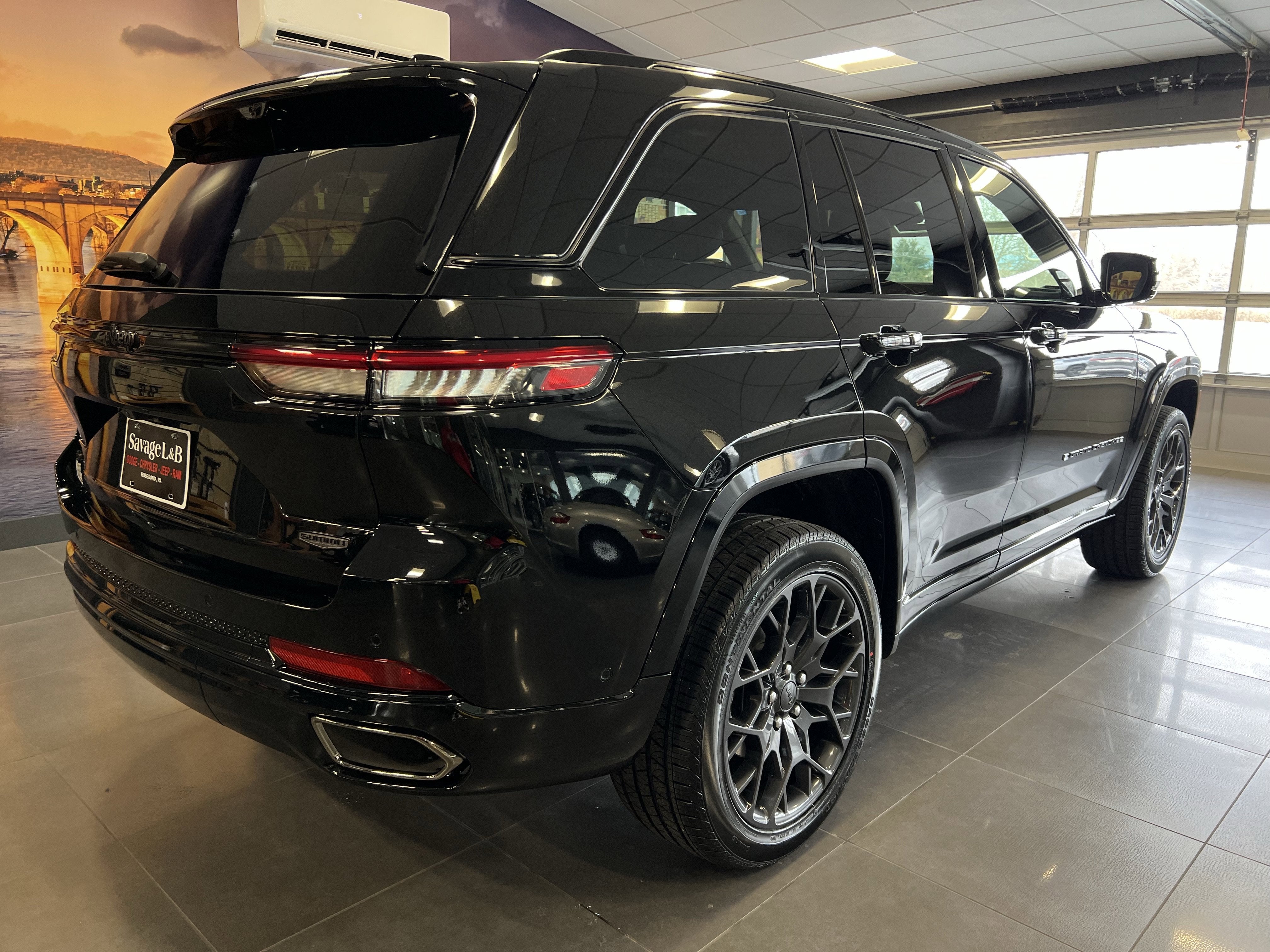 2025 Jeep Grand Cherokee GRAND CHEROKEE SUMMIT RESERVE 4X4