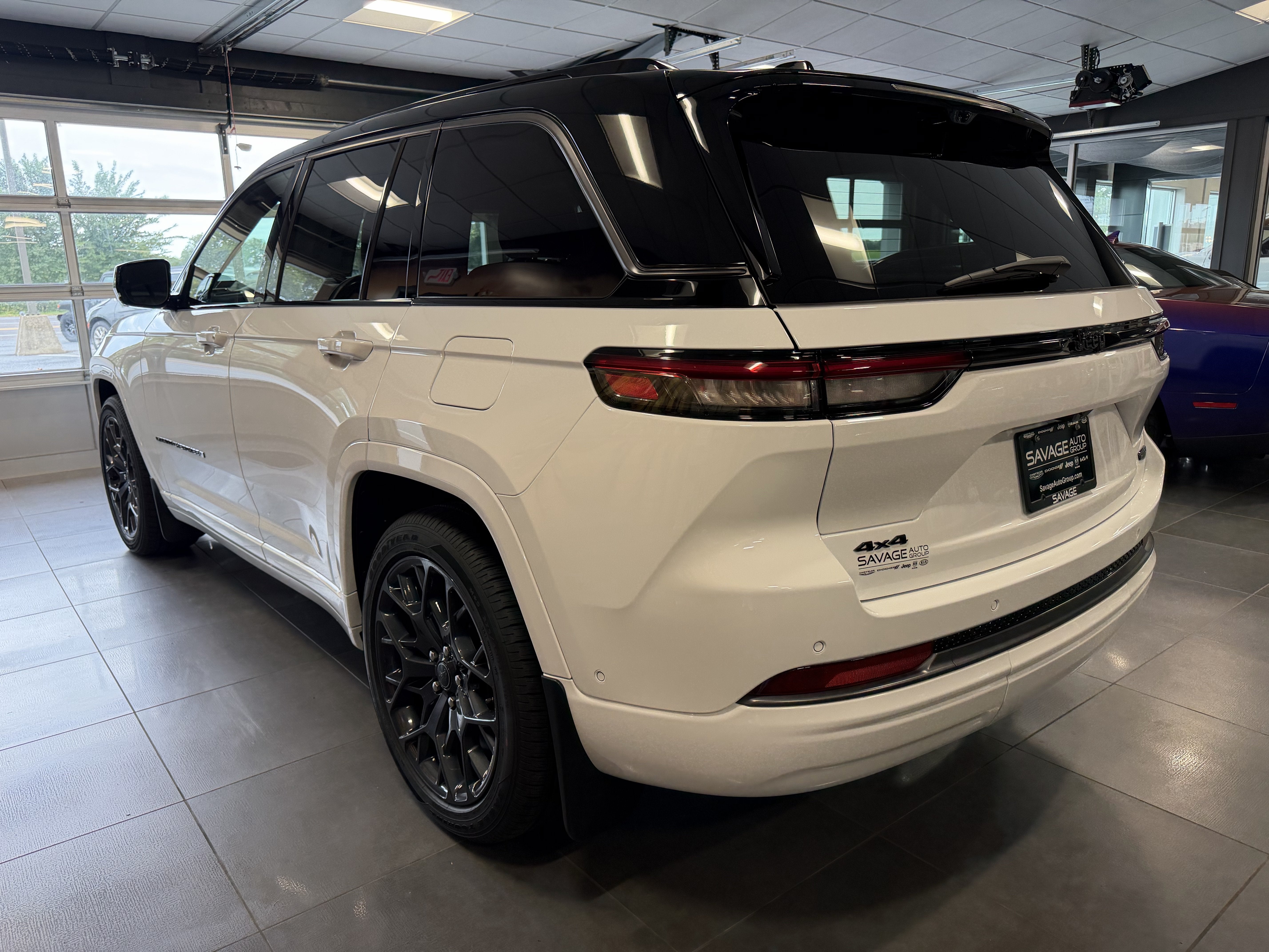 2027 Jeep Grand Cherokee GRAND CHEROKEE SUMMIT 4X4