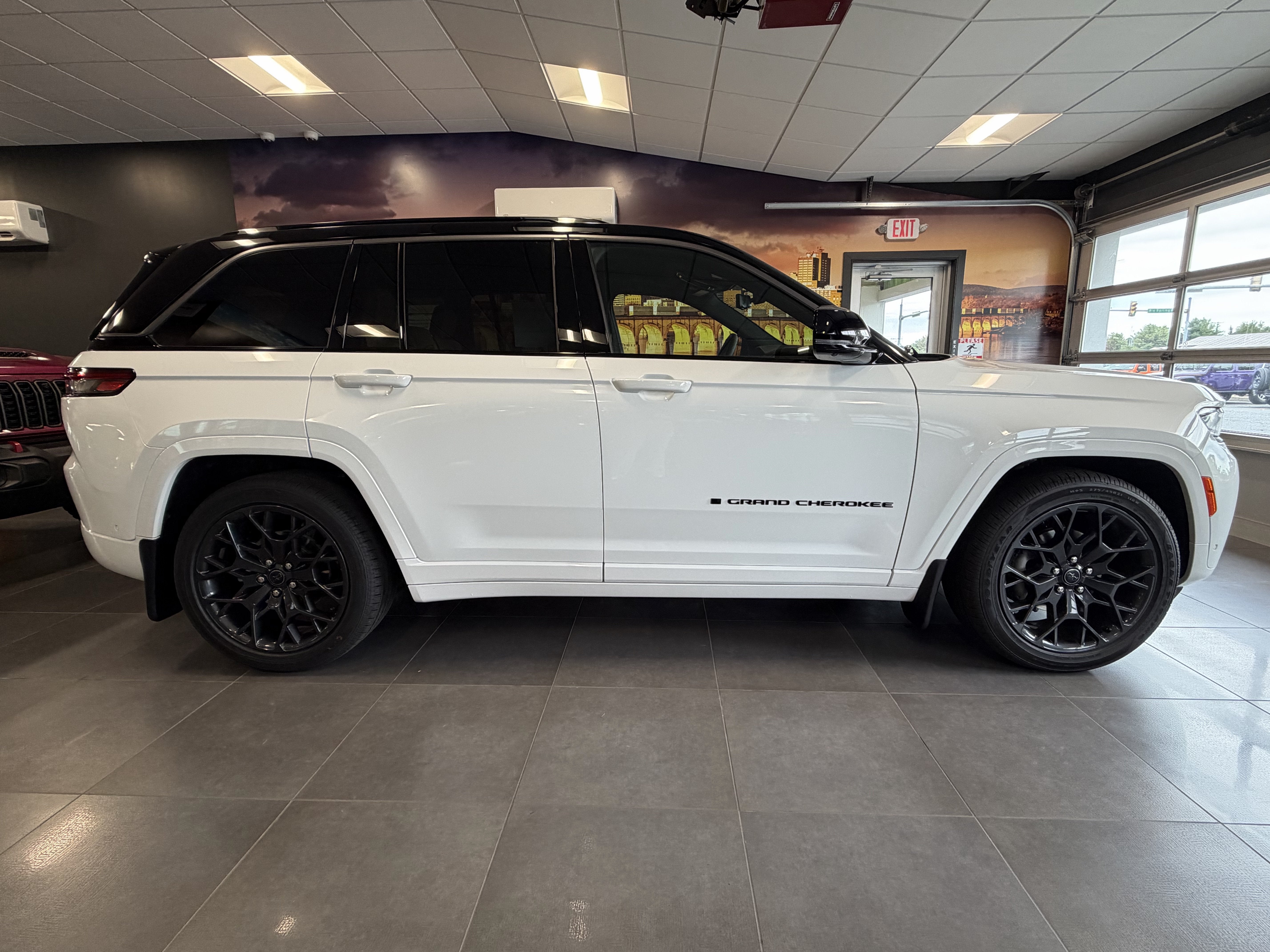 2027 Jeep Grand Cherokee GRAND CHEROKEE SUMMIT 4X4