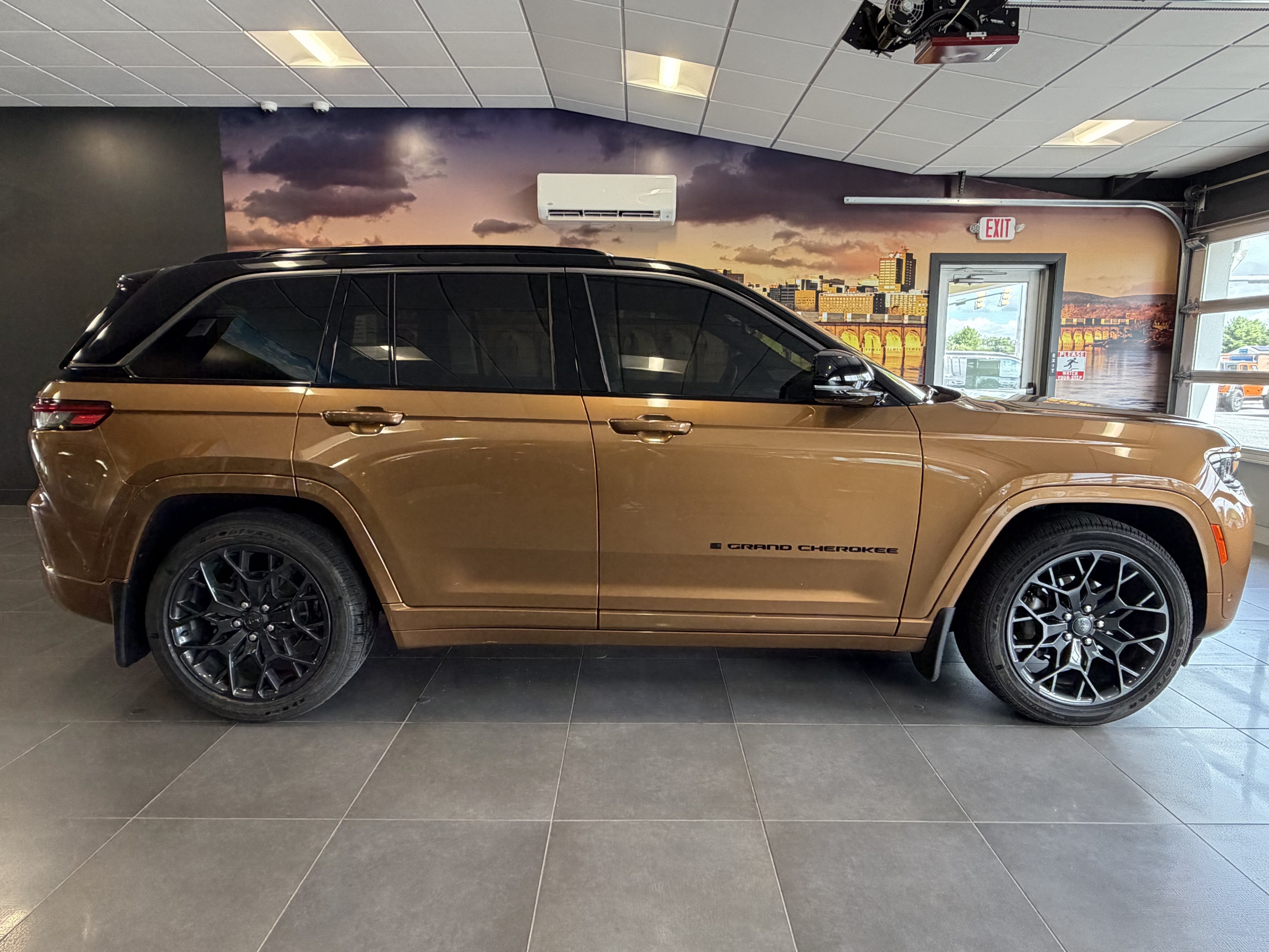 2026 Jeep Grand Cherokee GRAND CHEROKEE SUMMIT 4X4