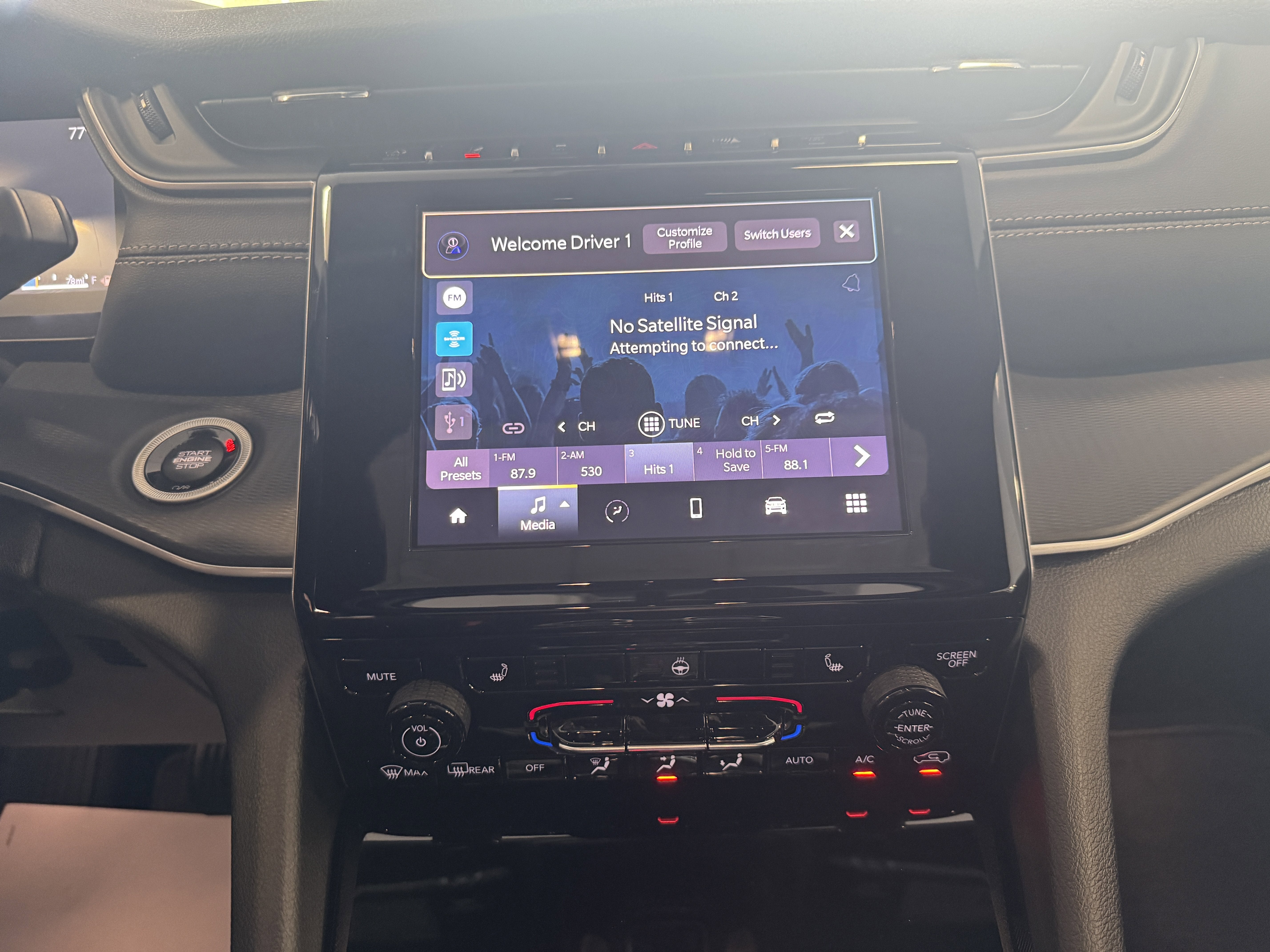 2025 Jeep Grand Cherokee GRAND CHEROKEE L LAREDO X 4X4