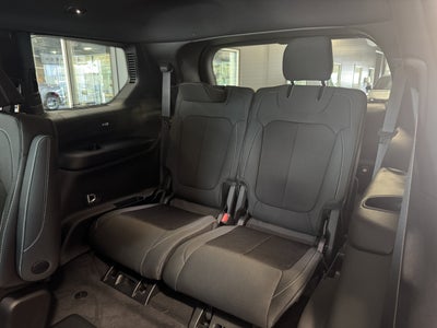 2025 Jeep Grand Cherokee GRAND CHEROKEE L LAREDO X 4X4