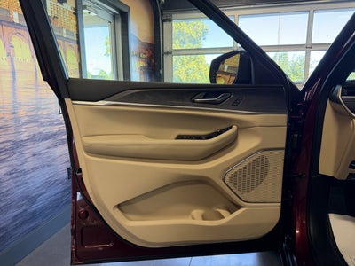 2025 Jeep Grand Cherokee L Limited 4x4
