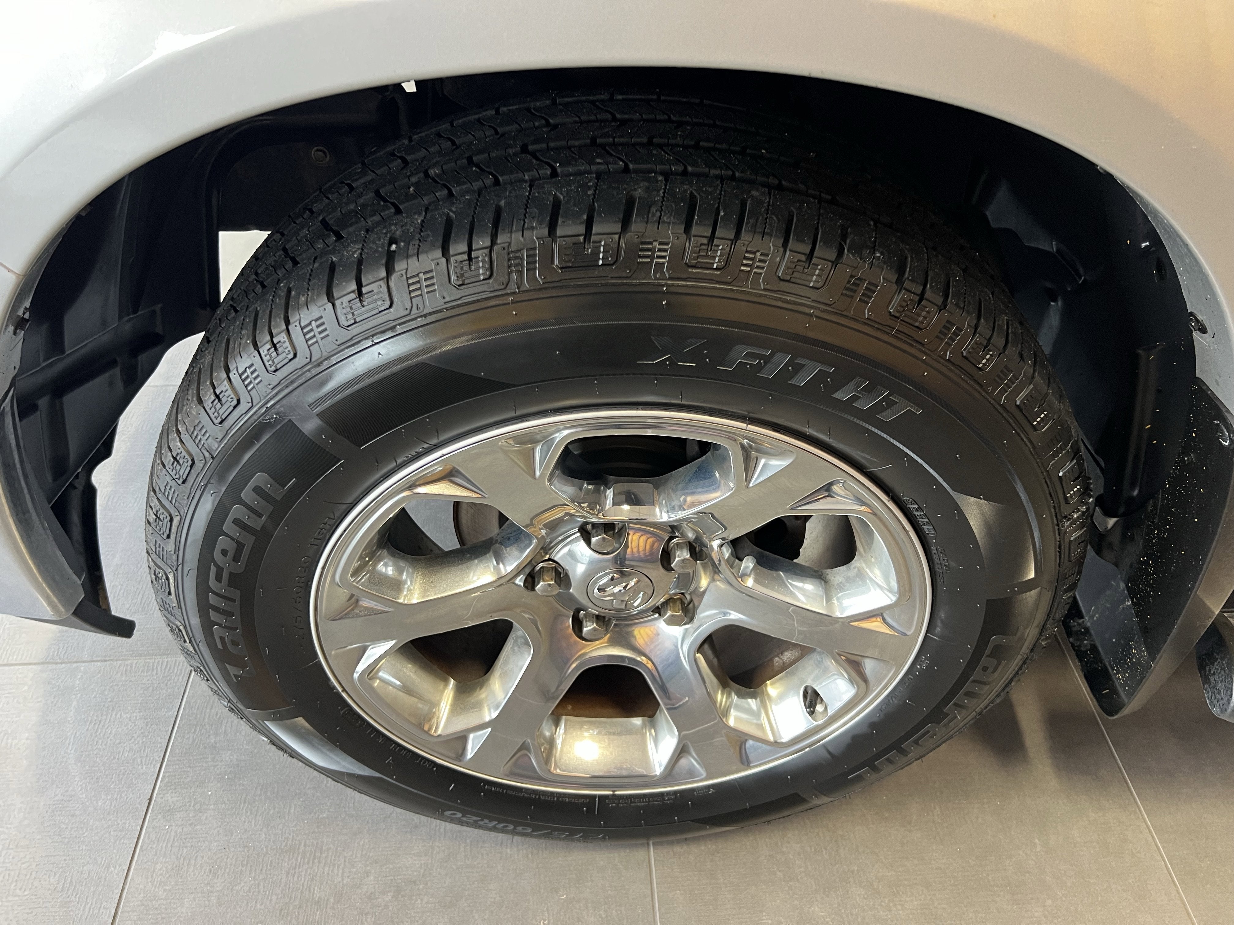 2017 RAM 1500 Laramie Crew Cab 4x4 5'7' Box