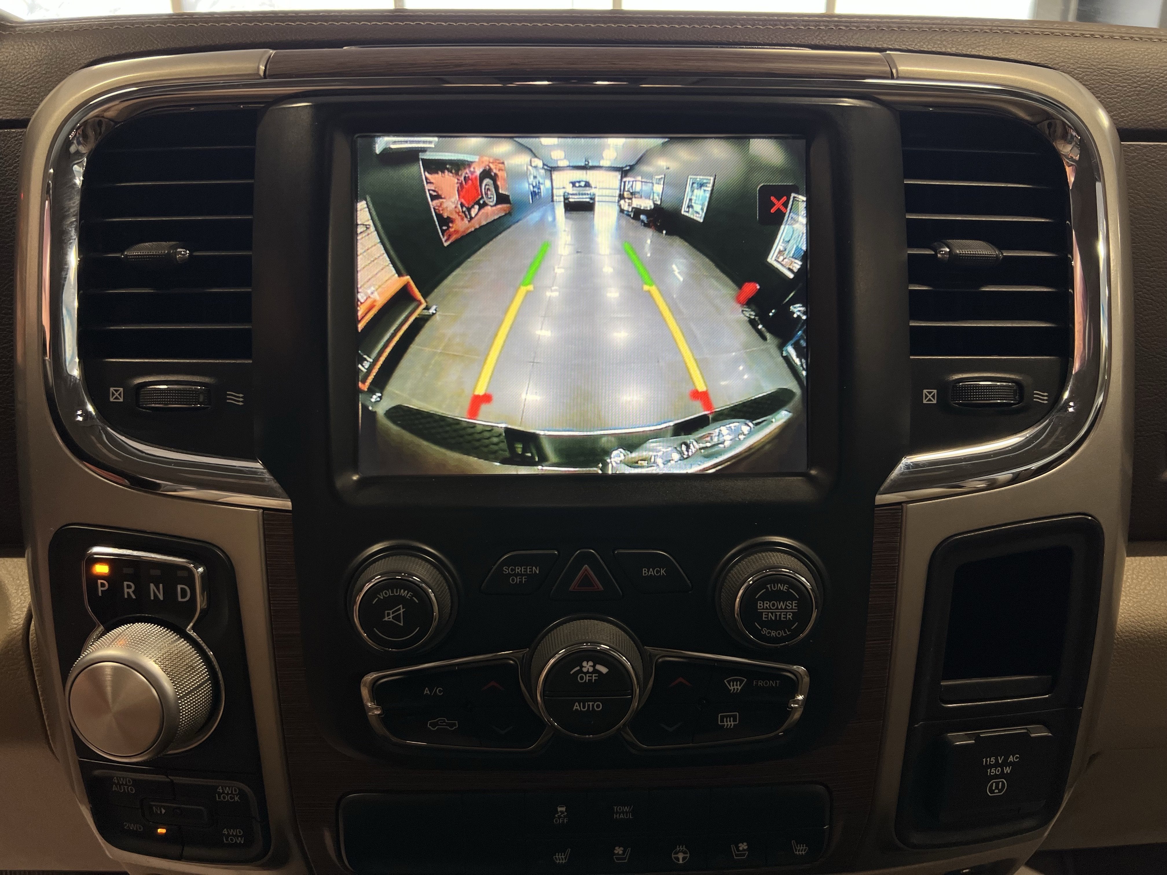 2017 RAM 1500 Laramie Crew Cab 4x4 5'7' Box