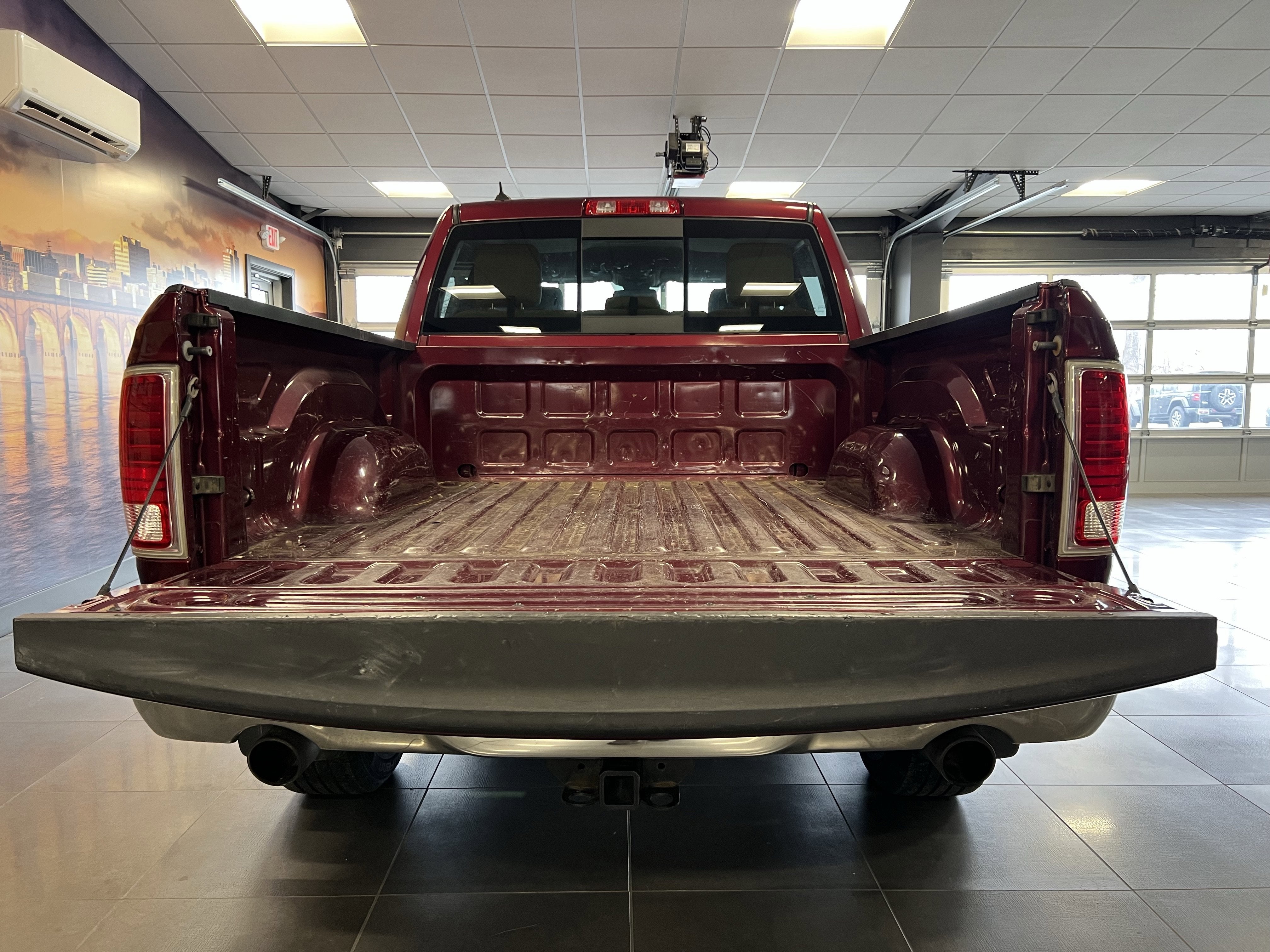 2017 RAM 1500 Laramie Crew Cab 4x4 5'7' Box