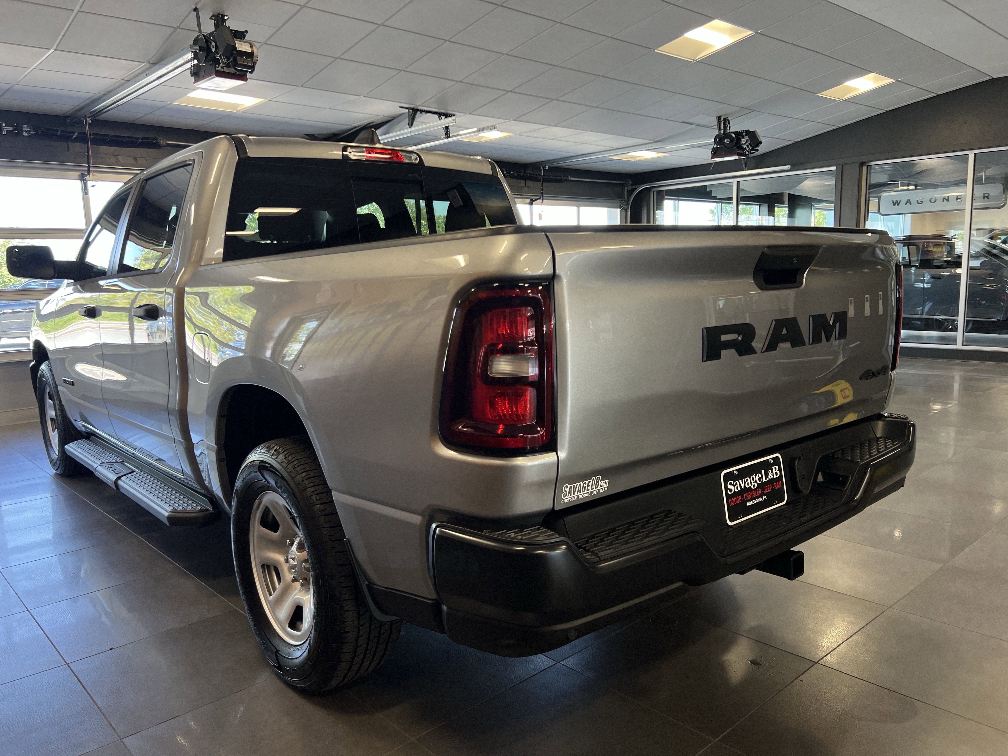 2025 RAM Ram 1500 RAM 1500 TRADESMAN CREW CAB 4X4 5'7' BOX