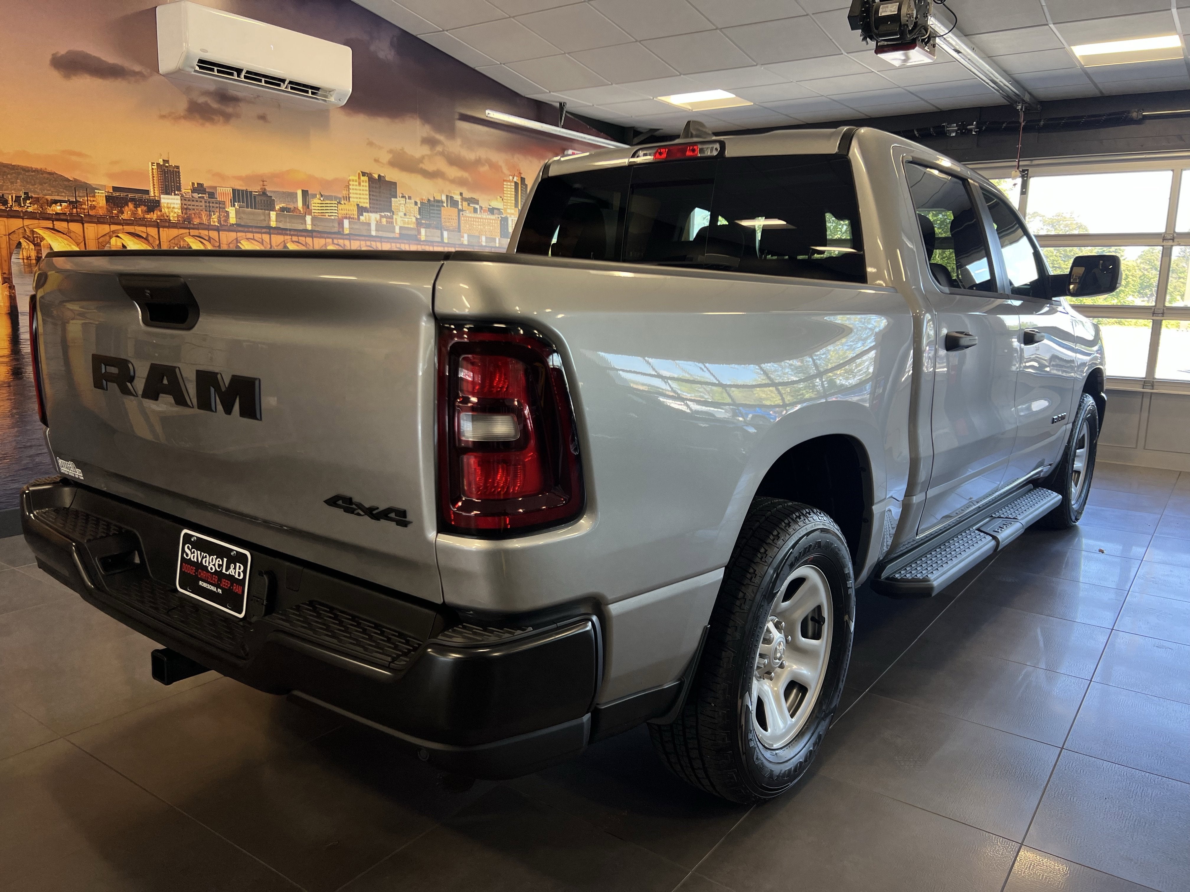 2025 RAM Ram 1500 RAM 1500 TRADESMAN CREW CAB 4X4 5'7' BOX