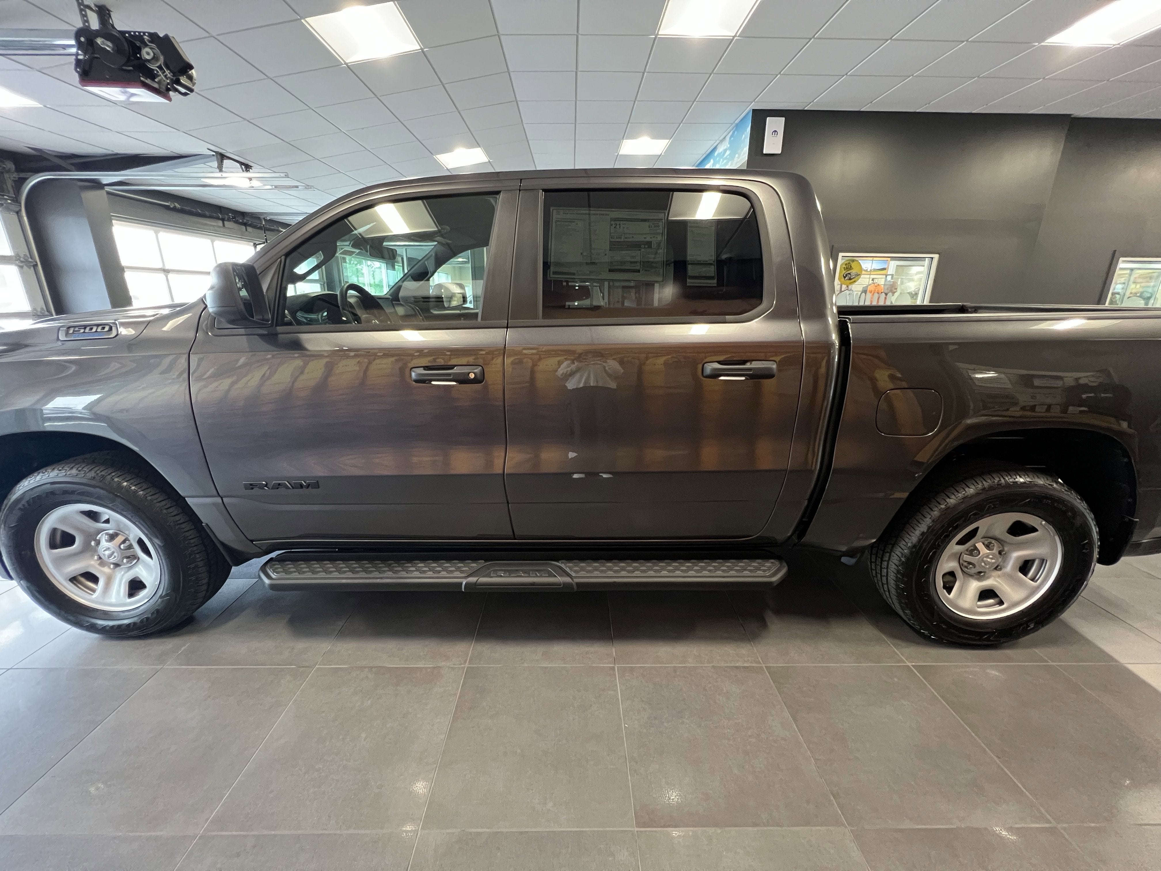 2025 RAM Ram 1500 RAM 1500 TRADESMAN CREW CAB 4X4 5'7' BOX