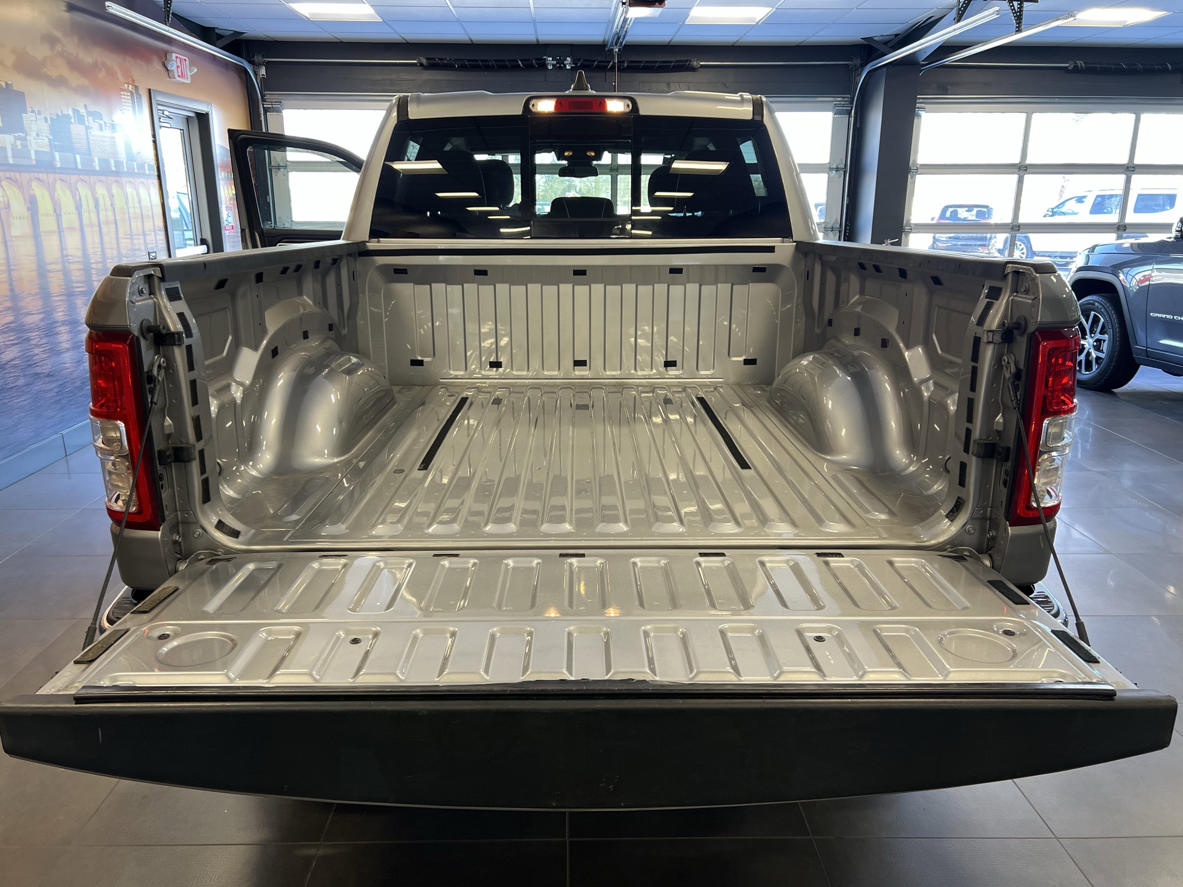 2021 RAM 1500 Big Horn Crew Cab 4x4 5'7' Box