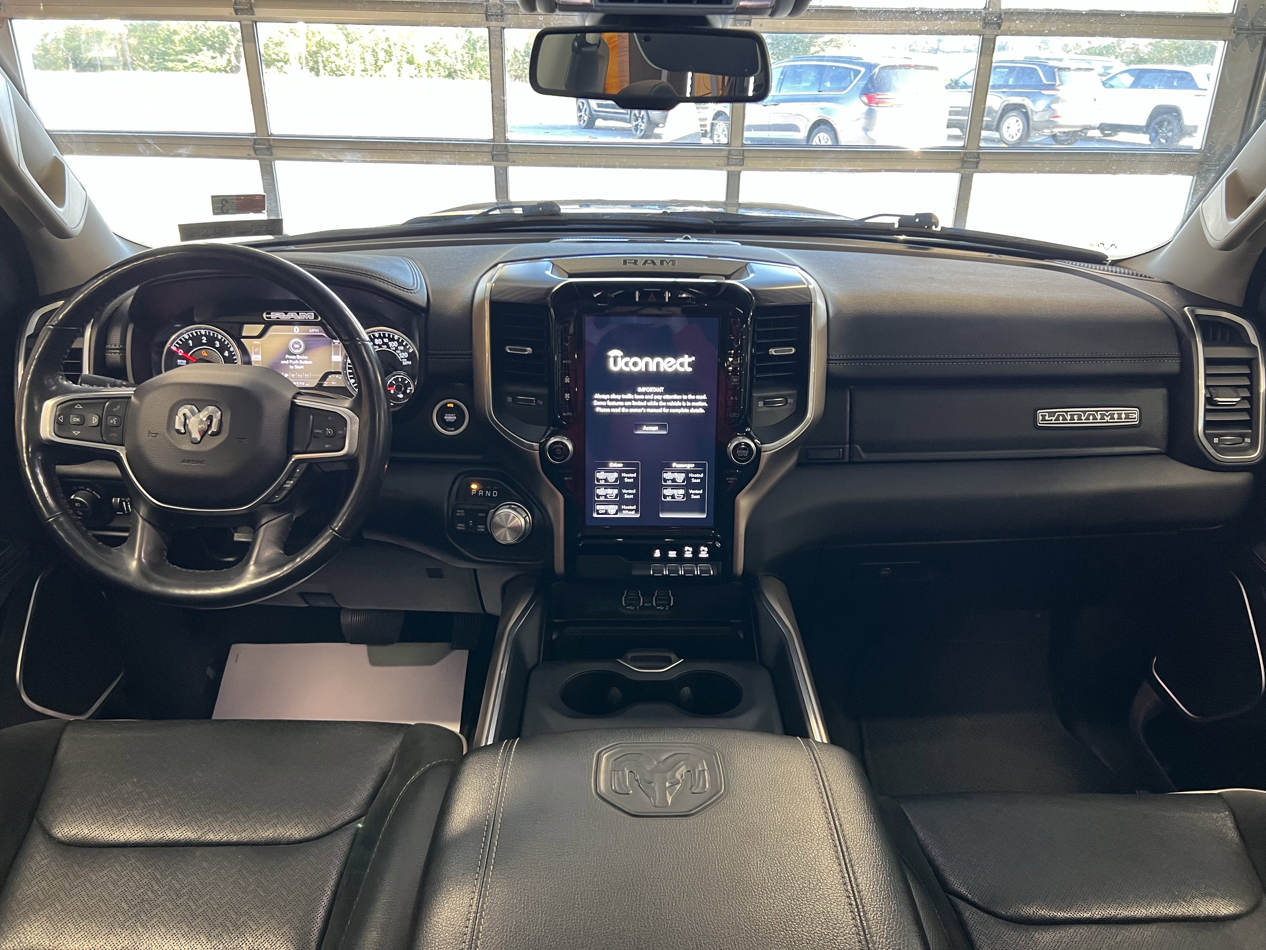 2020 RAM 1500 Laramie Crew Cab 4x4 5'7' Box