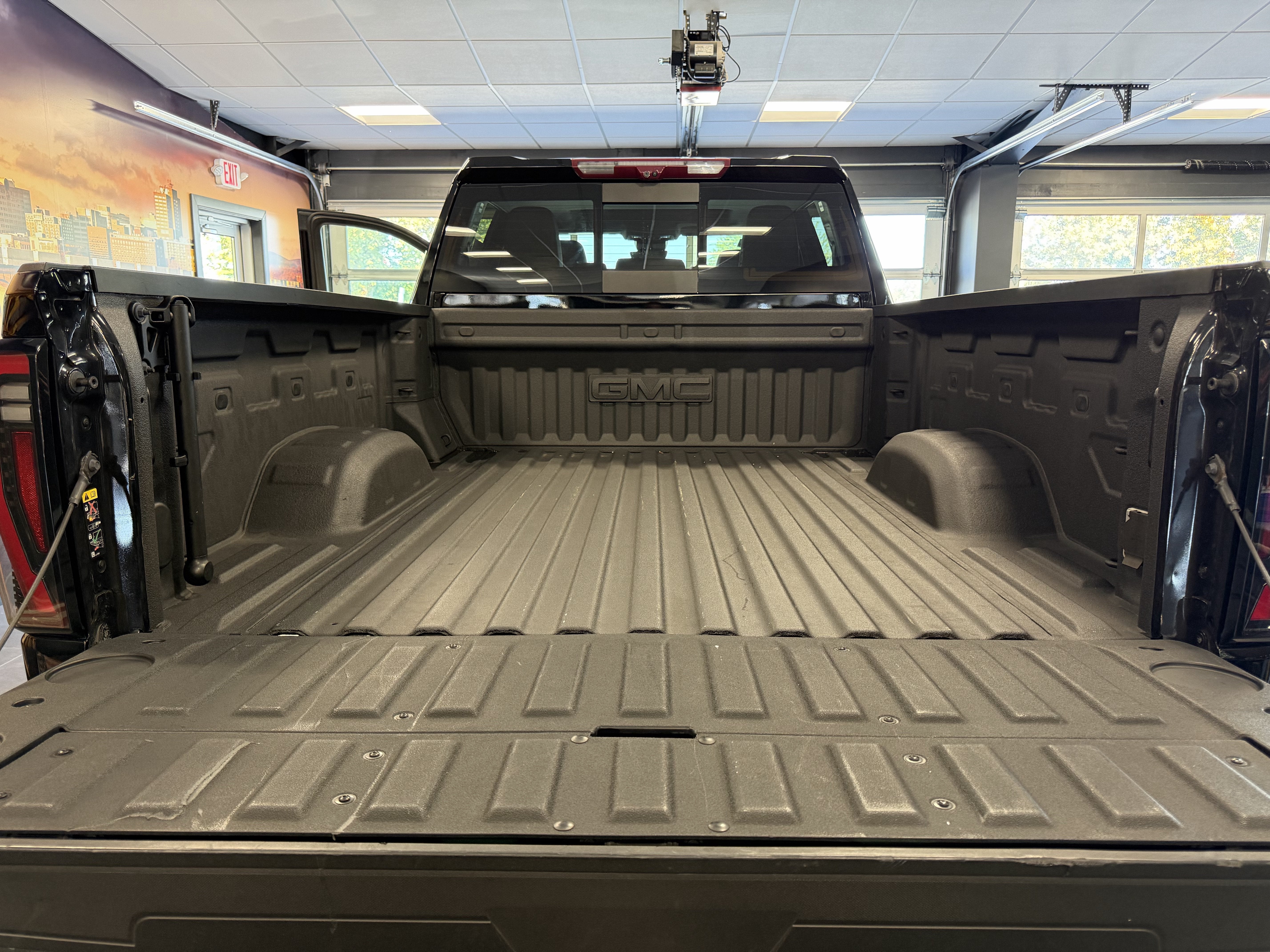2025 GMC Sierra 2500HD 4WD Crew Cab Standard Bed AT4