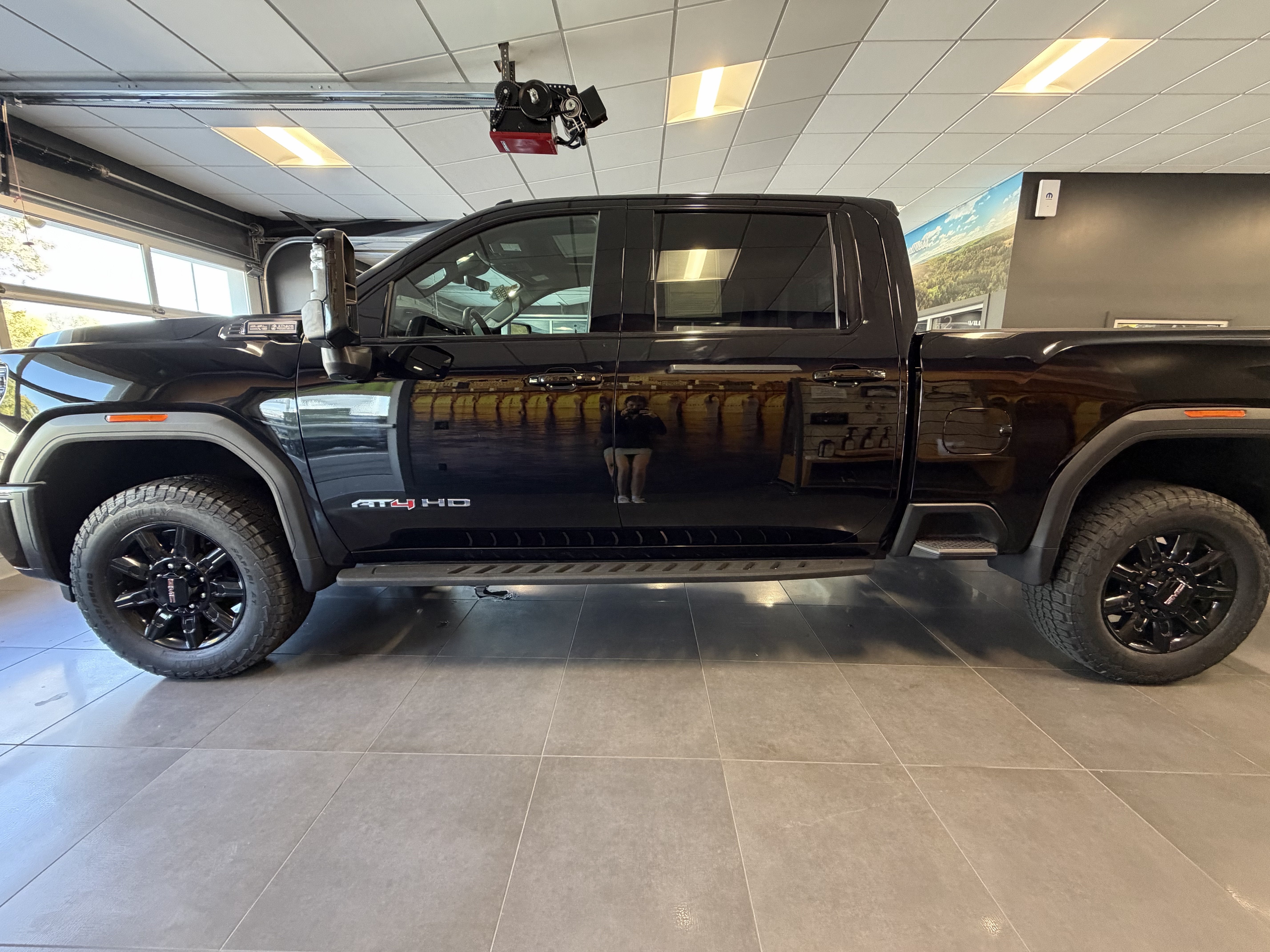 2025 GMC Sierra 2500HD 4WD Crew Cab Standard Bed AT4