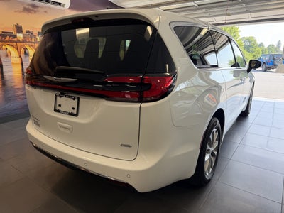 2026 Chrysler Pacifica PACIFICA SELECT AWD