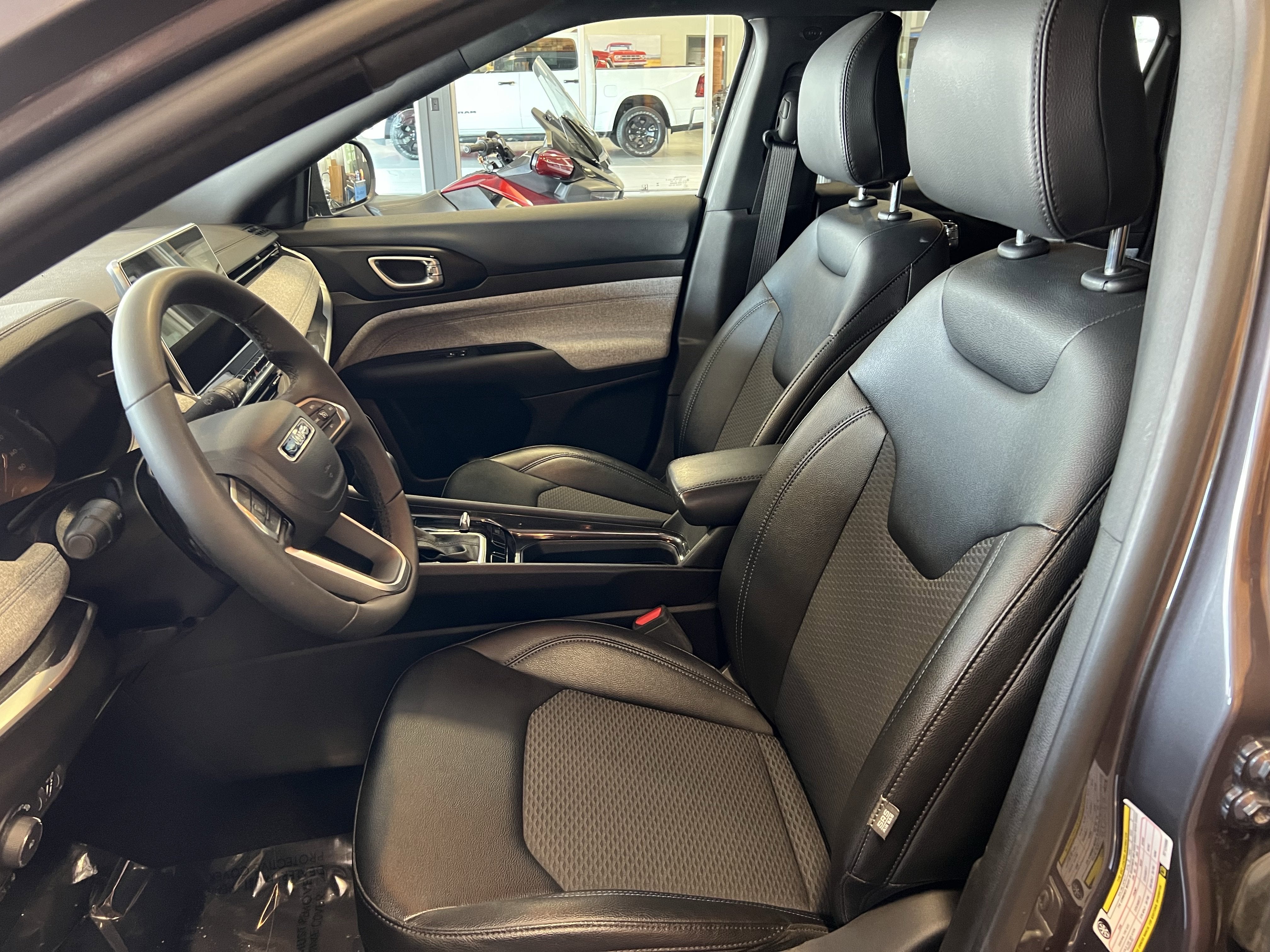 2024 Jeep Compass COMPASS LATITUDE 4X4