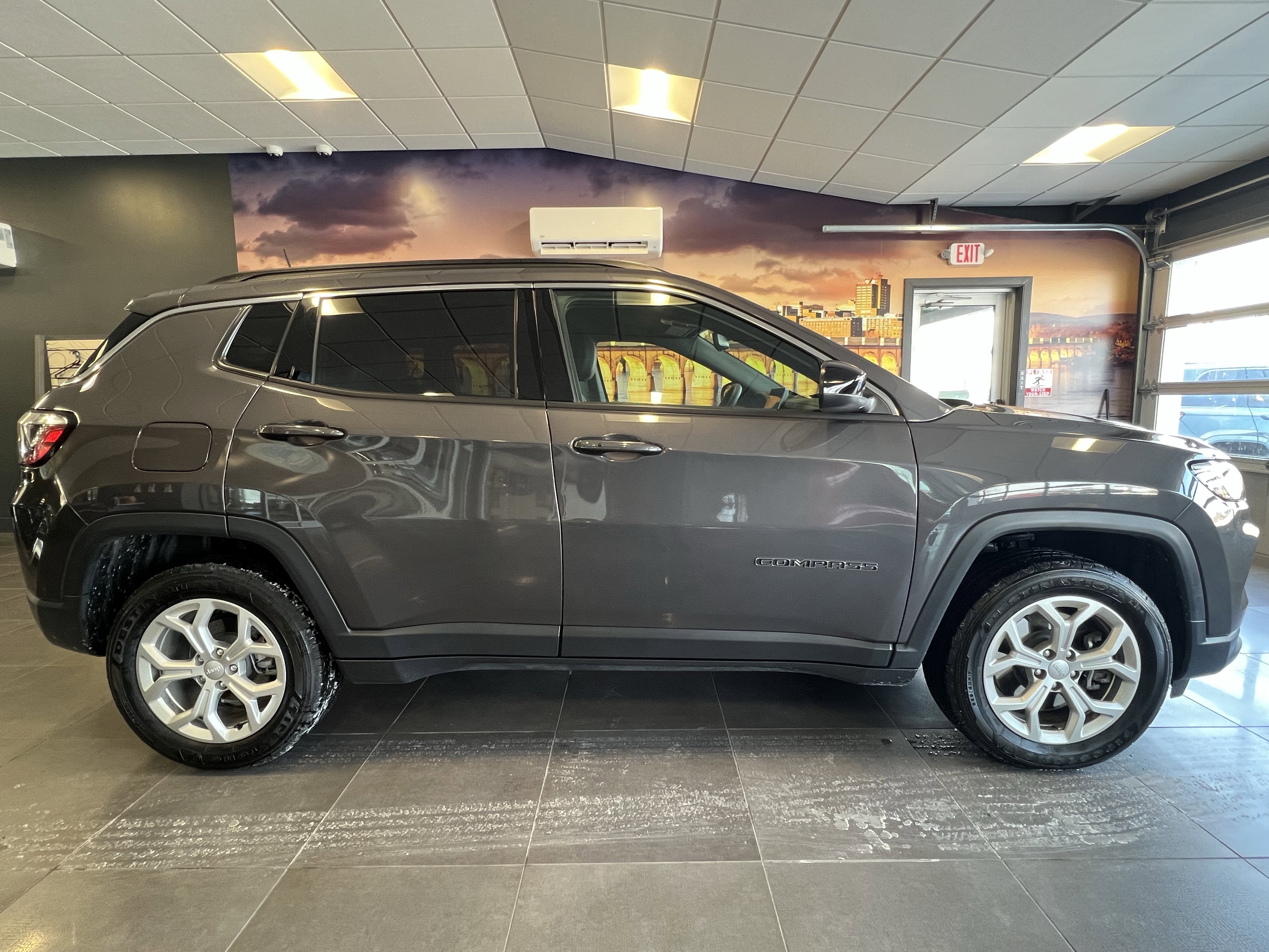 2024 Jeep Compass COMPASS LATITUDE 4X4